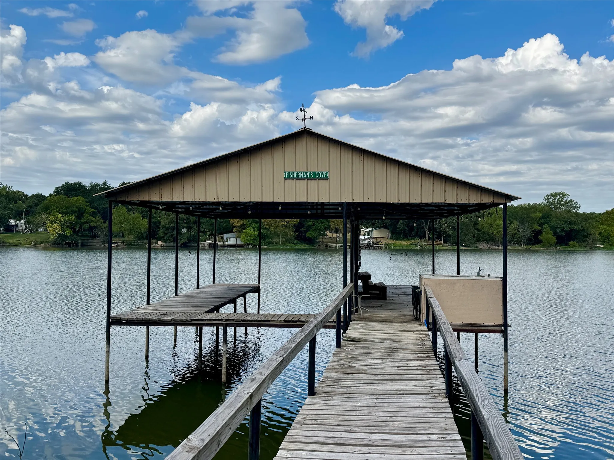 Single Family Residence For Sale in Hunt County , 10122 Ash Cove, Wills Point, Texas 75169, 2 Bedroom, 2 Bathroom, 2 Garage spaces, 1,104 Sqft, built in 1972, mls#21395259, Real Estate Agent in Wills Point, Homes For Sale in Hunt county, Homes For Sale in Wills Point, Realtor in Wills Point Texas, Real Estate Brokerage Independent Realty Texas, Luminita Cordes Realtor