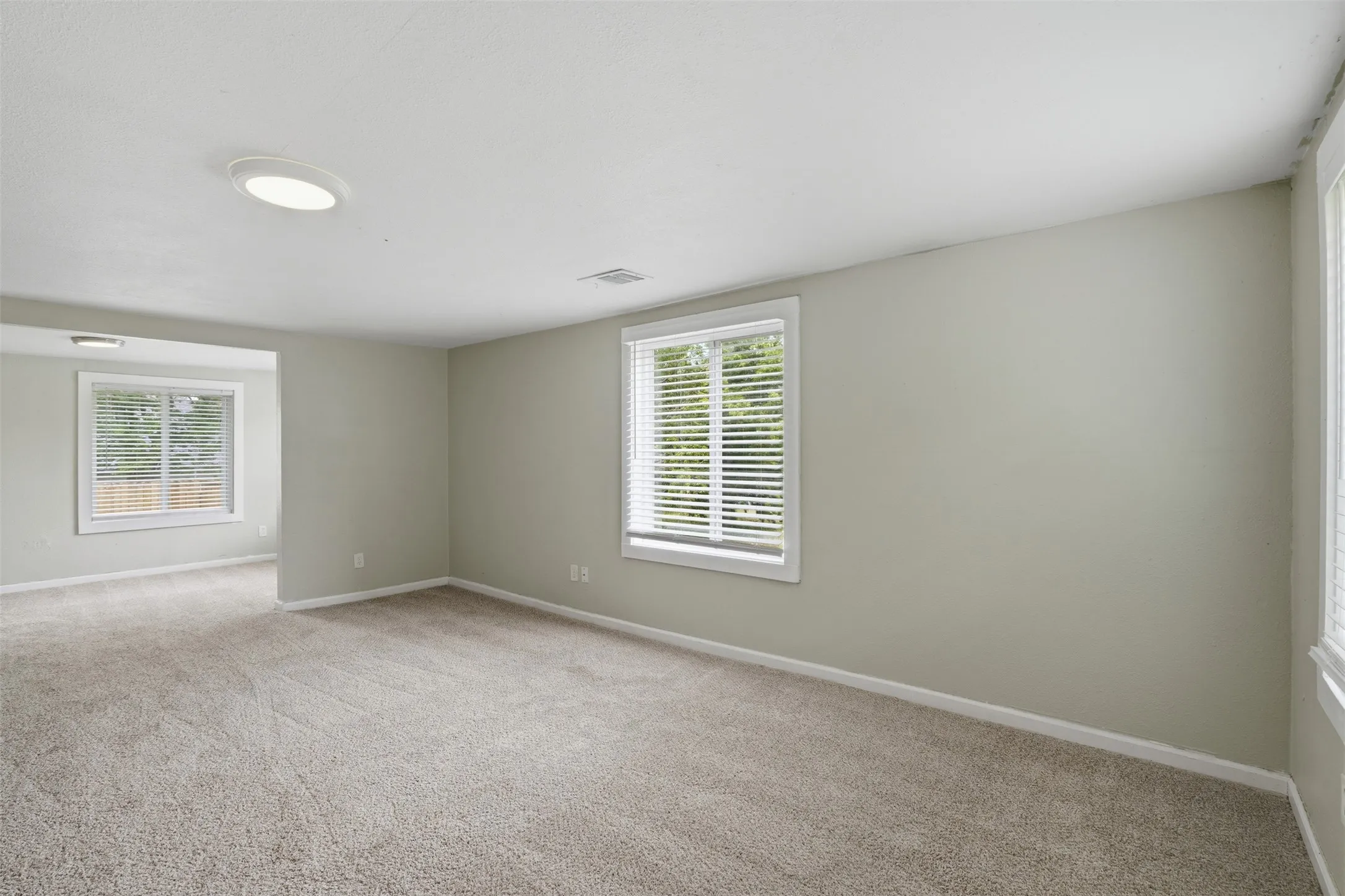 Single Family Residence For Rent in Hunt County , 1214 Jones Street, Greenville, Texas 75401, 3 Bedroom, 2 Bathroom, Garage spaces, 1,502 Sqft, built in 1976, mls#21395451, Real Estate Agent in Greenville, Homes For Rent in Hunt county, Homes For Rent in Greenville, Realtor in Greenville Texas, Real Estate Brokerage Independent Realty Texas, Luminita Cordes Realtor
