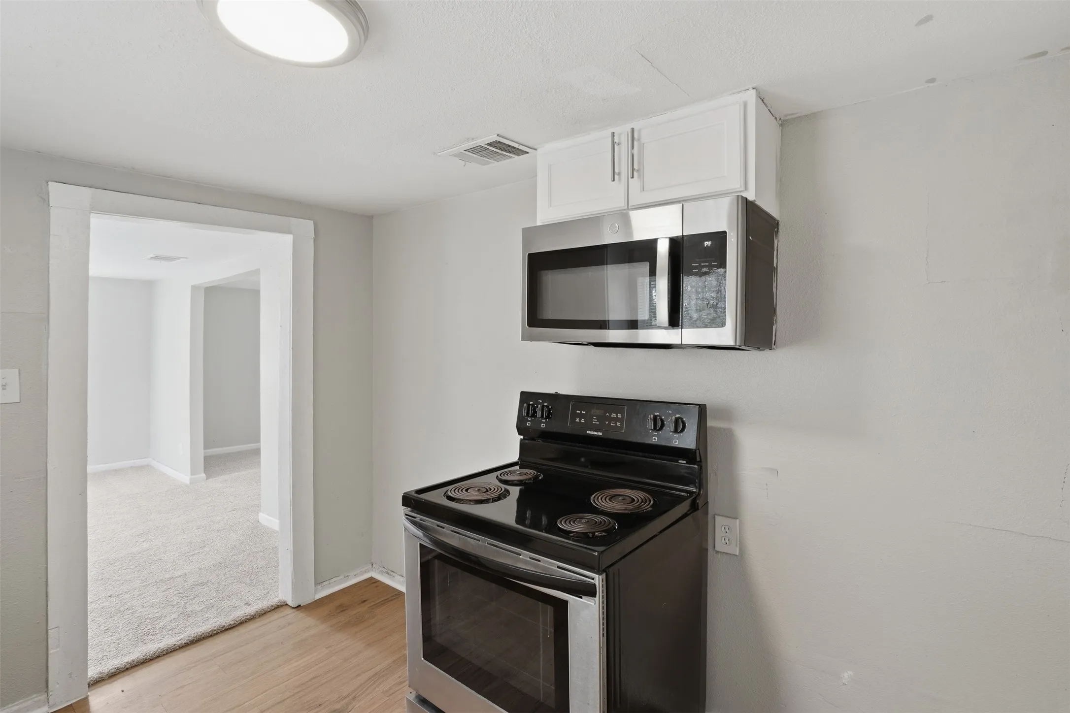Single Family Residence For Rent in Hunt County , 1214 Jones Street, Greenville, Texas 75401, 3 Bedroom, 2 Bathroom, Garage spaces, 1,502 Sqft, built in 1976, mls#21395451, Real Estate Agent in Greenville, Homes For Rent in Hunt county, Homes For Rent in Greenville, Realtor in Greenville Texas, Real Estate Brokerage Independent Realty Texas, Luminita Cordes Realtor