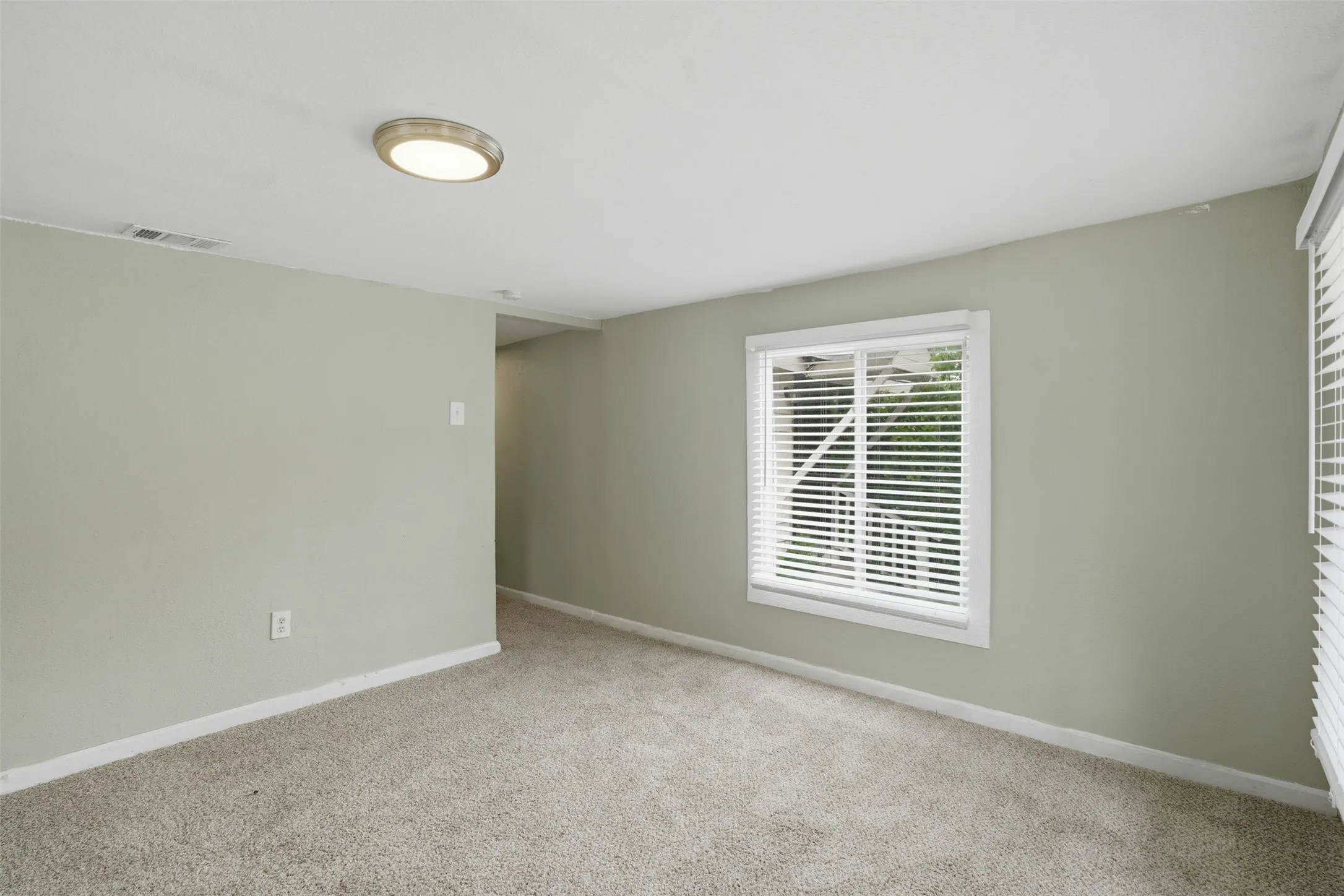 Single Family Residence For Rent in Hunt County , 1214 Jones Street, Greenville, Texas 75401, 3 Bedroom, 2 Bathroom, Garage spaces, 1,502 Sqft, built in 1976, mls#21395451, Real Estate Agent in Greenville, Homes For Rent in Hunt county, Homes For Rent in Greenville, Realtor in Greenville Texas, Real Estate Brokerage Independent Realty Texas, Luminita Cordes Realtor