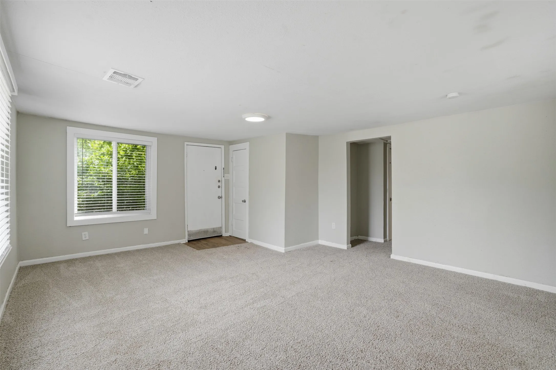 Single Family Residence For Rent in Hunt County , 1214 Jones Street, Greenville, Texas 75401, 3 Bedroom, 2 Bathroom, Garage spaces, 1,502 Sqft, built in 1976, mls#21395451, Real Estate Agent in Greenville, Homes For Rent in Hunt county, Homes For Rent in Greenville, Realtor in Greenville Texas, Real Estate Brokerage Independent Realty Texas, Luminita Cordes Realtor