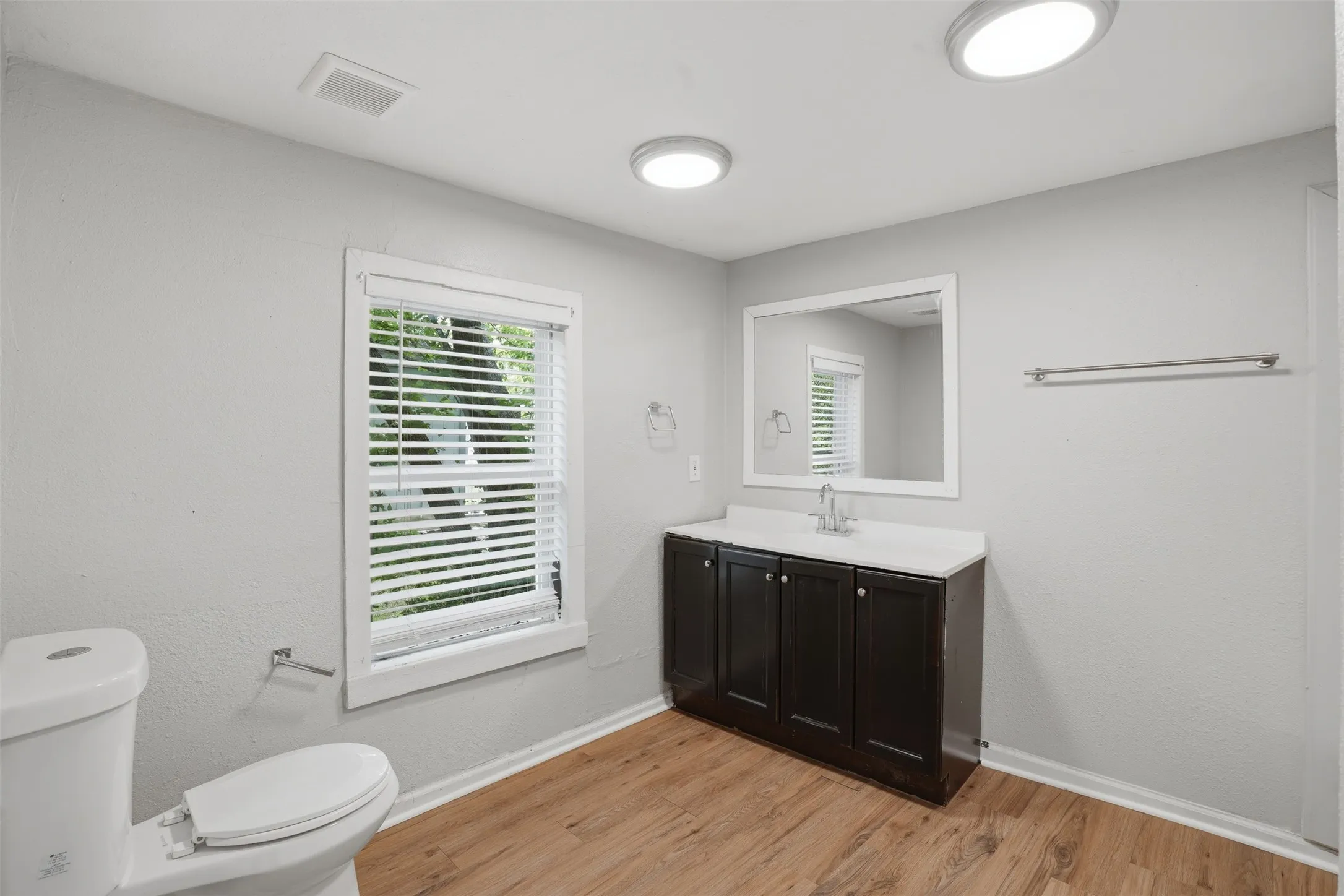 Single Family Residence For Rent in Hunt County , 1214 Jones Street, Greenville, Texas 75401, 3 Bedroom, 2 Bathroom, Garage spaces, 1,502 Sqft, built in 1976, mls#21395451, Real Estate Agent in Greenville, Homes For Rent in Hunt county, Homes For Rent in Greenville, Realtor in Greenville Texas, Real Estate Brokerage Independent Realty Texas, Luminita Cordes Realtor