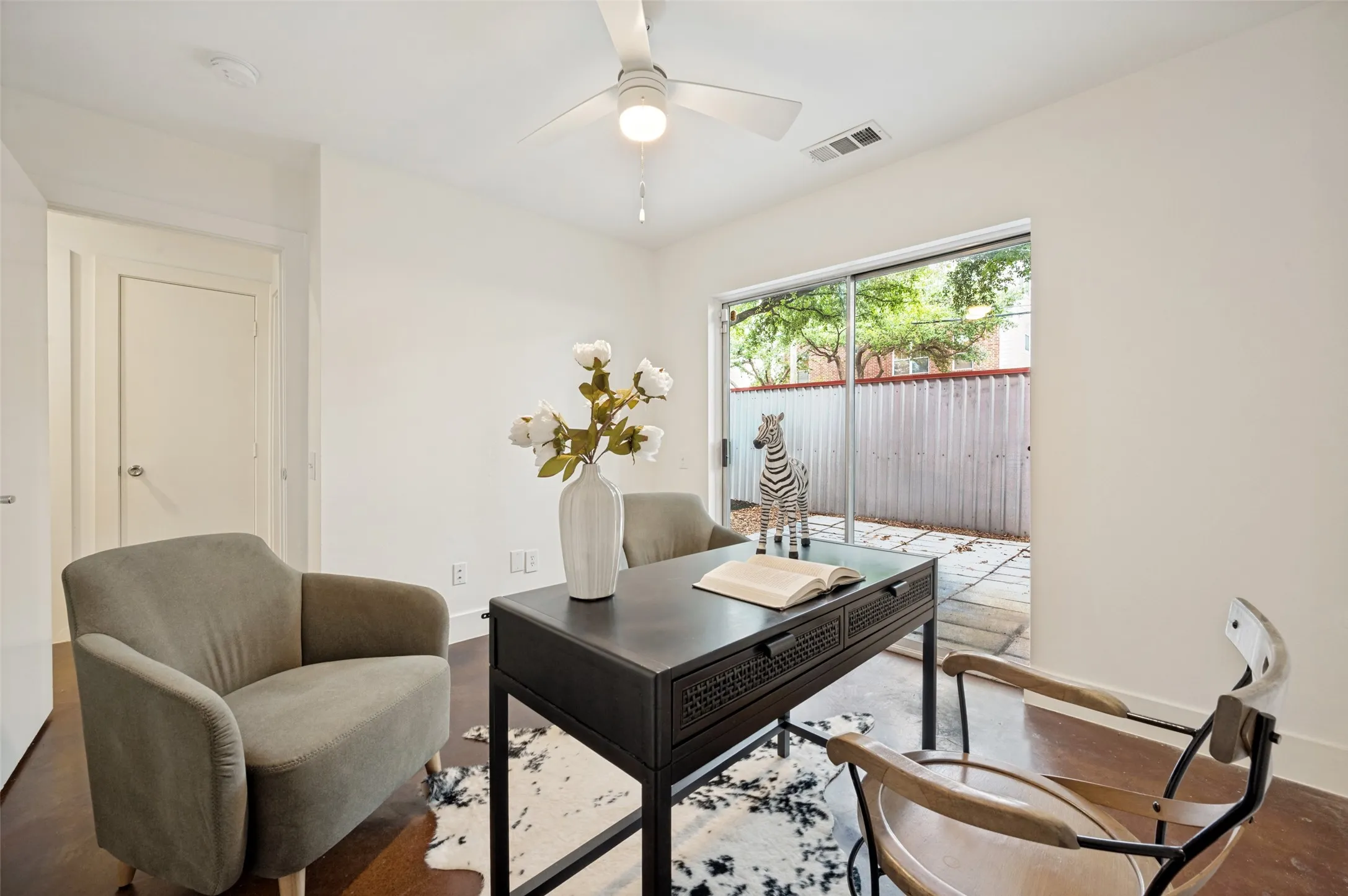 Townhouse For Rent in Dallas County , 3828 San Jacinto, Dallas, Texas 75182, 2 Bedroom, 2 Bathroom, 2 Garage spaces, 1,780 Sqft, built in 2003, mls#21395380, Real Estate Agent in Dallas, Homes For Rent in Dallas county, Homes For Rent in Dallas, Realtor in Dallas Texas, Real Estate Brokerage Independent Realty Texas, Luminita Cordes Realtor