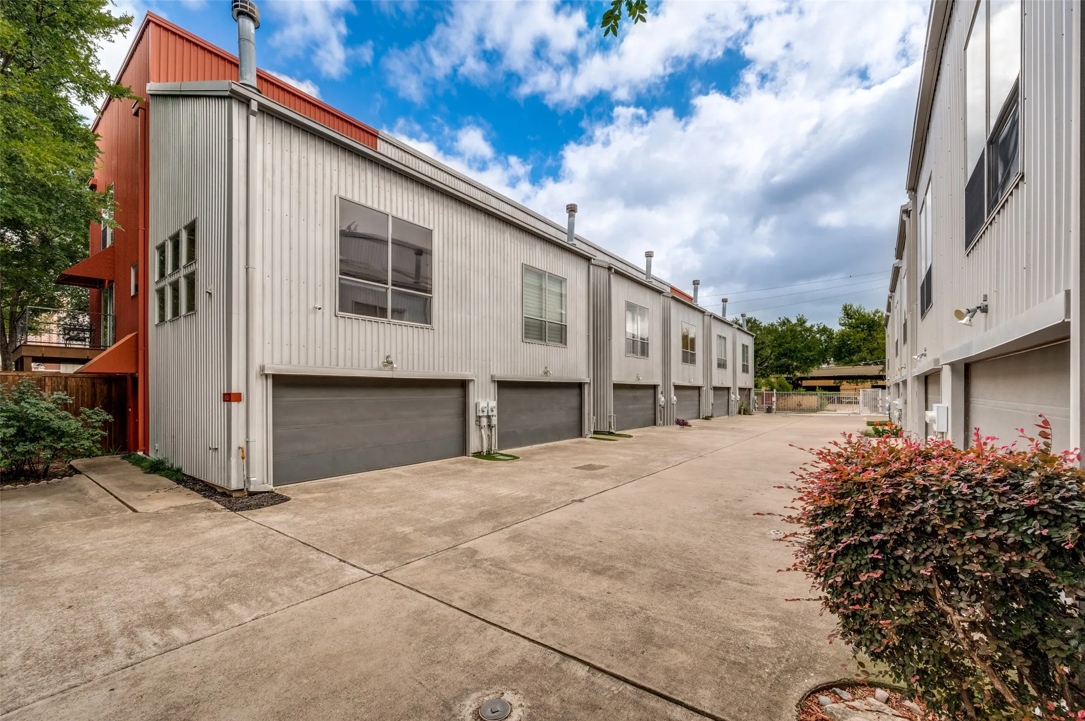 Townhouse For Rent in Dallas County , 3828 San Jacinto, Dallas, Texas 75182, 2 Bedroom, 2 Bathroom, 2 Garage spaces, 1,780 Sqft, built in 2003, mls#21395380, Real Estate Agent in Dallas, Homes For Rent in Dallas county, Homes For Rent in Dallas, Realtor in Dallas Texas, Real Estate Brokerage Independent Realty Texas, Luminita Cordes Realtor