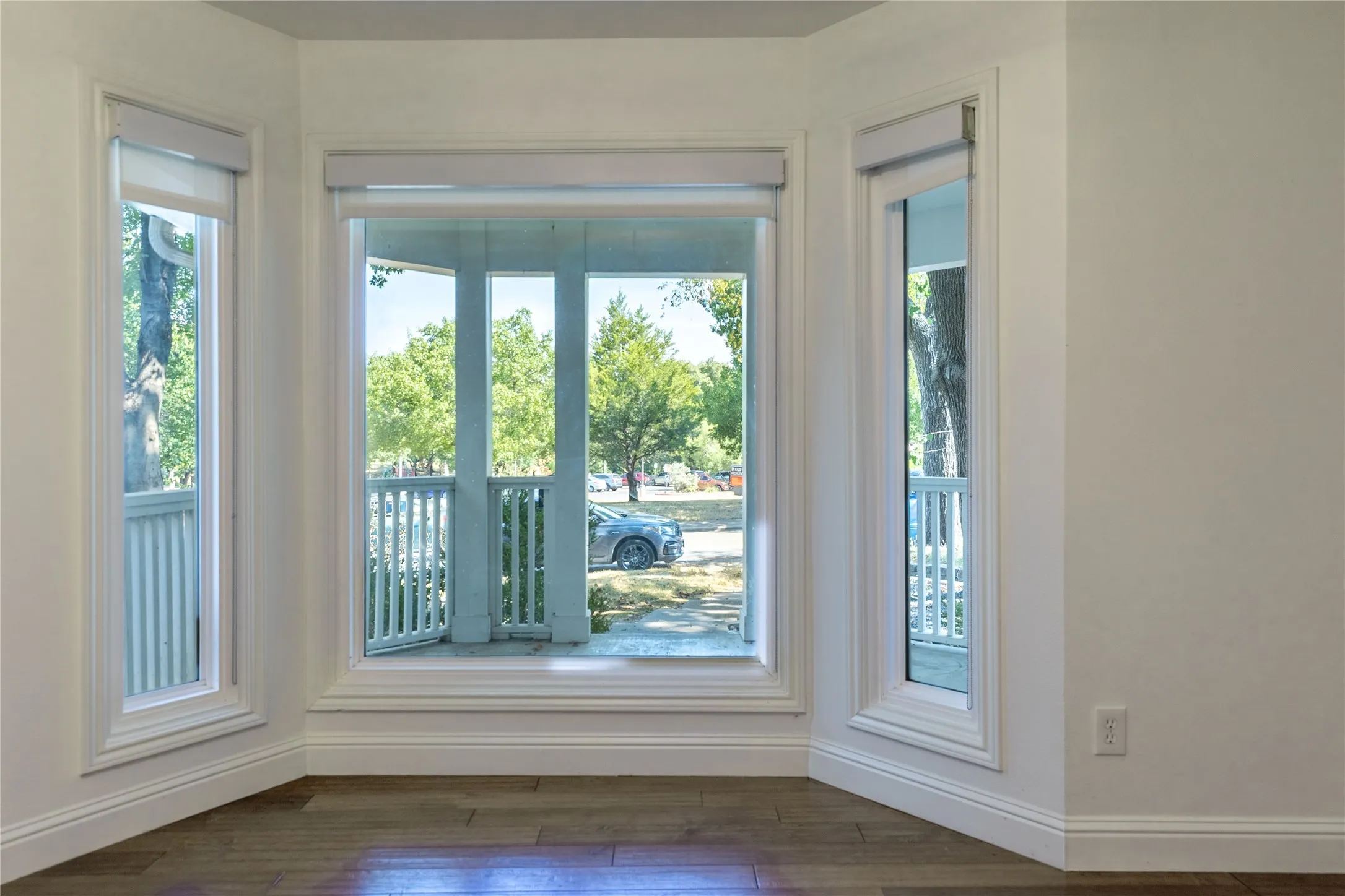 Single Family Residence For Sale in Dallas County , 726 W Canty Street, Dallas, Texas 75208, 2 Bedroom, 3 Bathroom, 2 Garage spaces, 1,557 Sqft, built in 1982, mls#21369761, Real Estate Agent in Dallas, Homes For Sale in Dallas county, Homes For Sale in Dallas, Realtor in Dallas Texas, Real Estate Brokerage Independent Realty Texas, Luminita Cordes Realtor