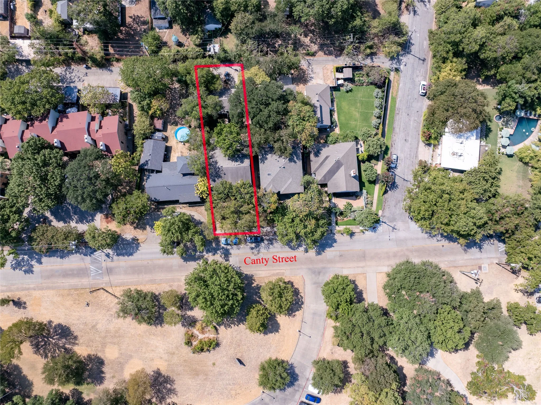 Single Family Residence For Sale in Dallas County , 726 W Canty Street, Dallas, Texas 75208, 2 Bedroom, 3 Bathroom, 2 Garage spaces, 1,557 Sqft, built in 1982, mls#21369761, Real Estate Agent in Dallas, Homes For Sale in Dallas county, Homes For Sale in Dallas, Realtor in Dallas Texas, Real Estate Brokerage Independent Realty Texas, Luminita Cordes Realtor