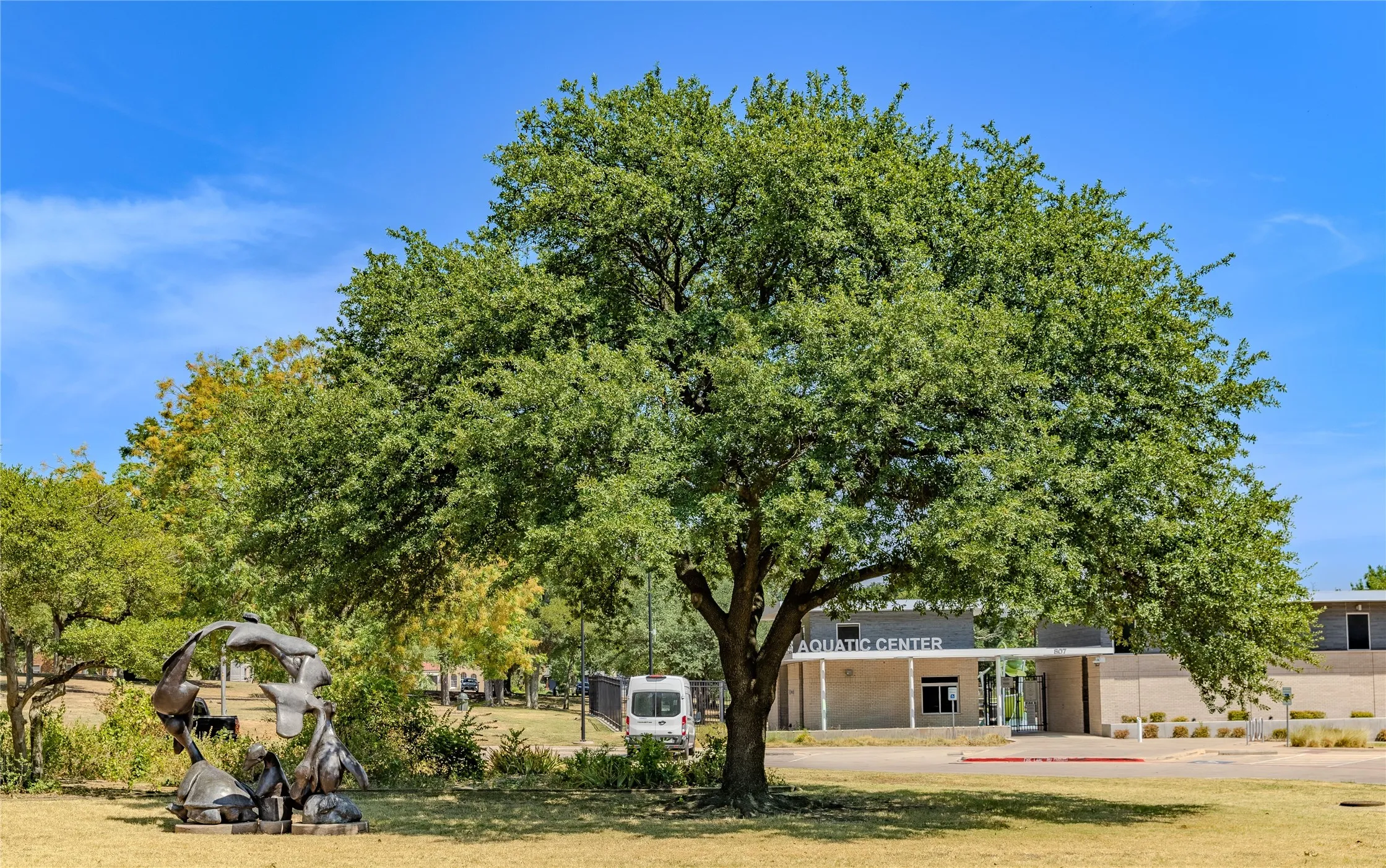 Single Family Residence For Sale in Dallas County , 726 W Canty Street, Dallas, Texas 75208, 2 Bedroom, 3 Bathroom, 2 Garage spaces, 1,557 Sqft, built in 1982, mls#21369761, Real Estate Agent in Dallas, Homes For Sale in Dallas county, Homes For Sale in Dallas, Realtor in Dallas Texas, Real Estate Brokerage Independent Realty Texas, Luminita Cordes Realtor