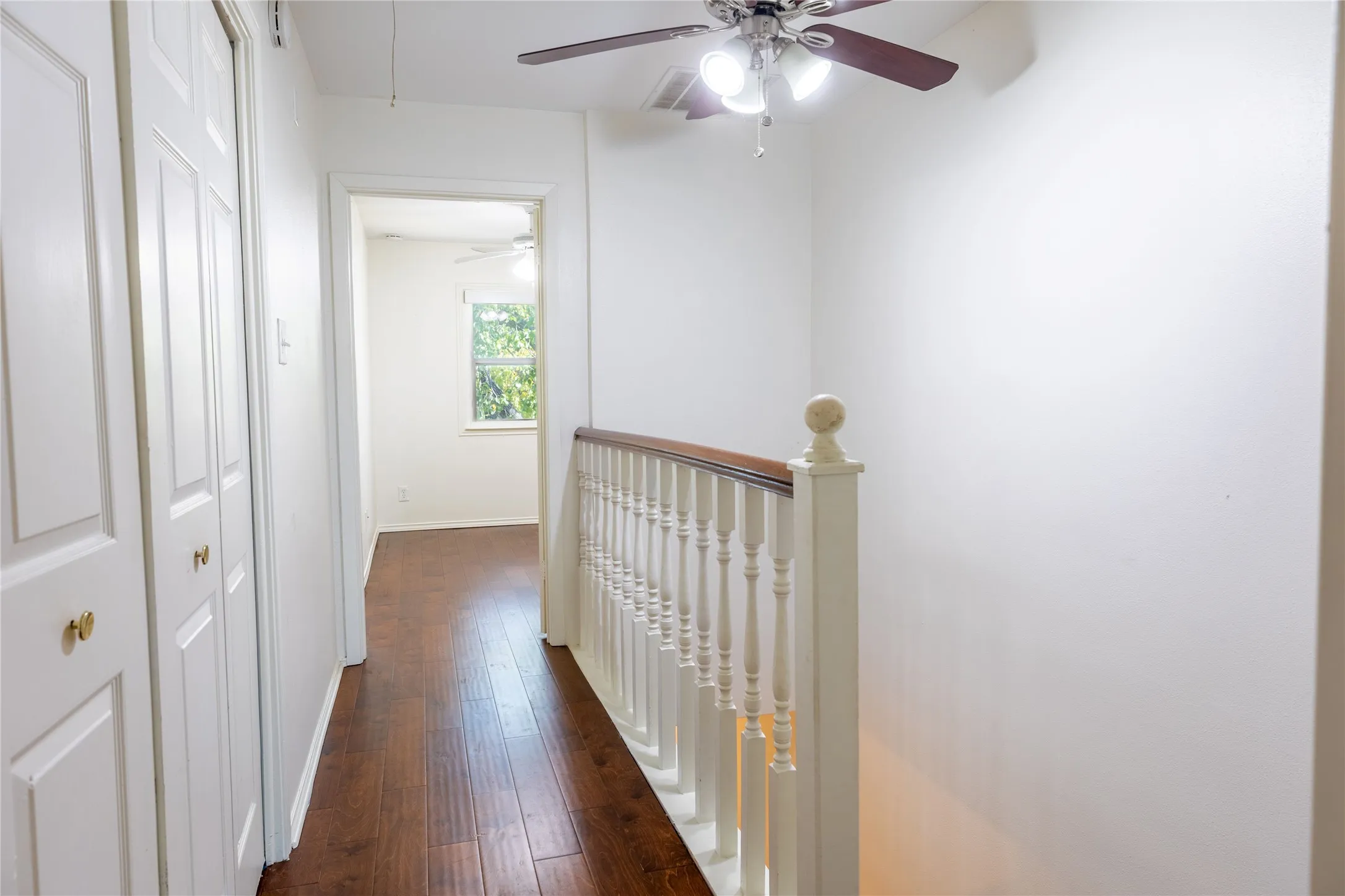 Single Family Residence For Sale in Dallas County , 726 W Canty Street, Dallas, Texas 75208, 2 Bedroom, 3 Bathroom, 2 Garage spaces, 1,557 Sqft, built in 1982, mls#21369761, Real Estate Agent in Dallas, Homes For Sale in Dallas county, Homes For Sale in Dallas, Realtor in Dallas Texas, Real Estate Brokerage Independent Realty Texas, Luminita Cordes Realtor