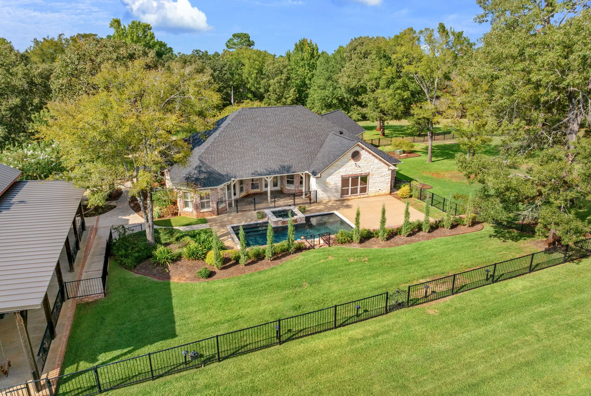 Single Family Residence For Sale in Cherokee County , 1125 County Road 1401, Jacksonville, Texas 75766, 3 Bedroom, 4 Bathroom, 2 Garage spaces, 3,189 Sqft, built in 2007, mls#21394884, Real Estate Agent in Jacksonville, Homes For Sale in Cherokee county, Homes For Sale in Jacksonville, Realtor in Jacksonville Texas, Real Estate Brokerage Independent Realty Texas, Luminita Cordes Realtor