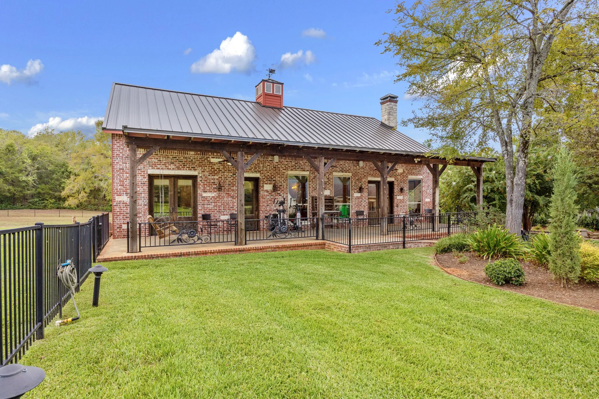 Single Family Residence For Sale in Cherokee County , 1125 County Road 1401, Jacksonville, Texas 75766, 3 Bedroom, 4 Bathroom, 2 Garage spaces, 3,189 Sqft, built in 2007, mls#21394884, Real Estate Agent in Jacksonville, Homes For Sale in Cherokee county, Homes For Sale in Jacksonville, Realtor in Jacksonville Texas, Real Estate Brokerage Independent Realty Texas, Luminita Cordes Realtor