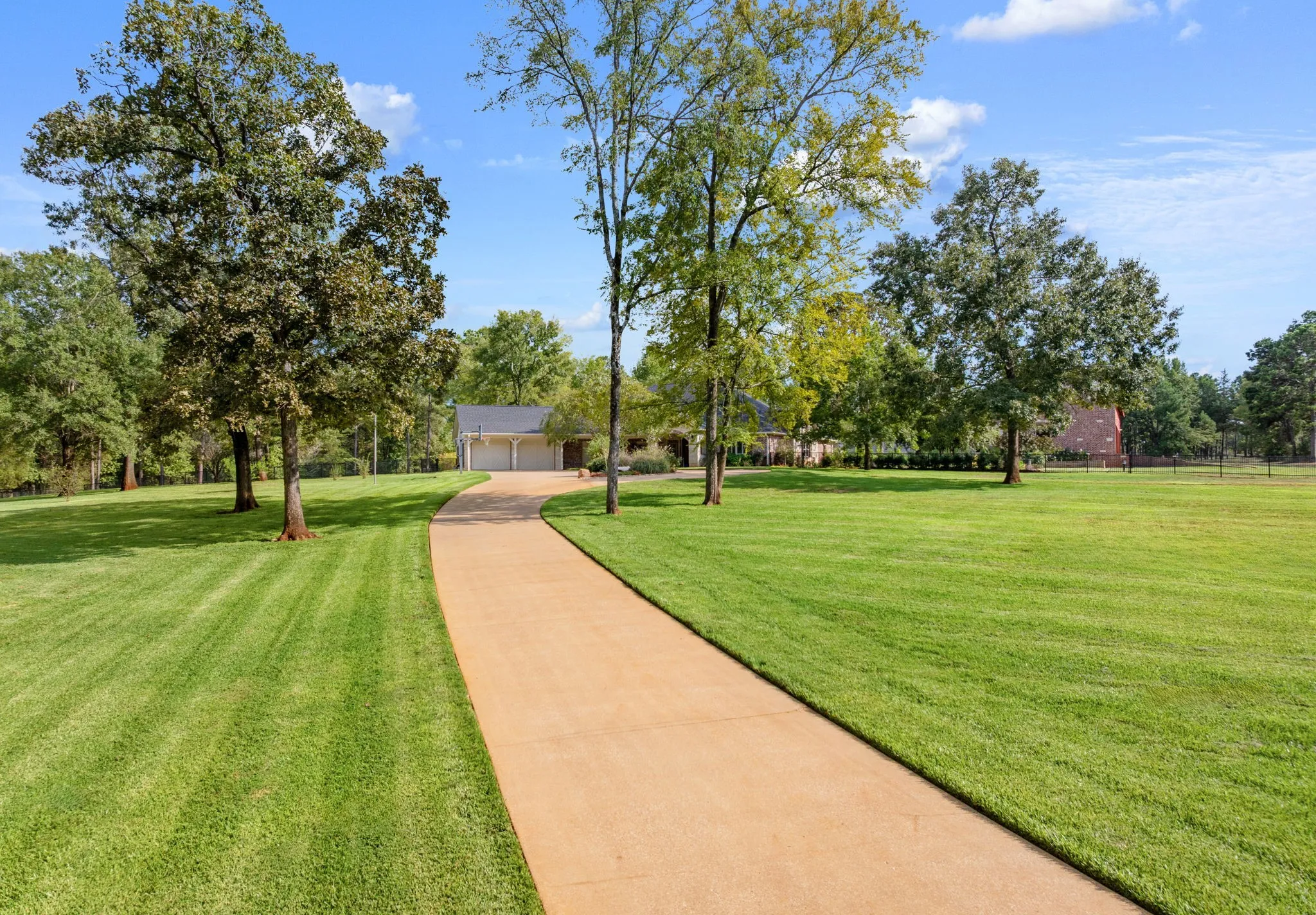 Single Family Residence For Sale in Cherokee County , 1125 County Road 1401, Jacksonville, Texas 75766, 3 Bedroom, 4 Bathroom, 2 Garage spaces, 3,189 Sqft, built in 2007, mls#21394884, Real Estate Agent in Jacksonville, Homes For Sale in Cherokee county, Homes For Sale in Jacksonville, Realtor in Jacksonville Texas, Real Estate Brokerage Independent Realty Texas, Luminita Cordes Realtor