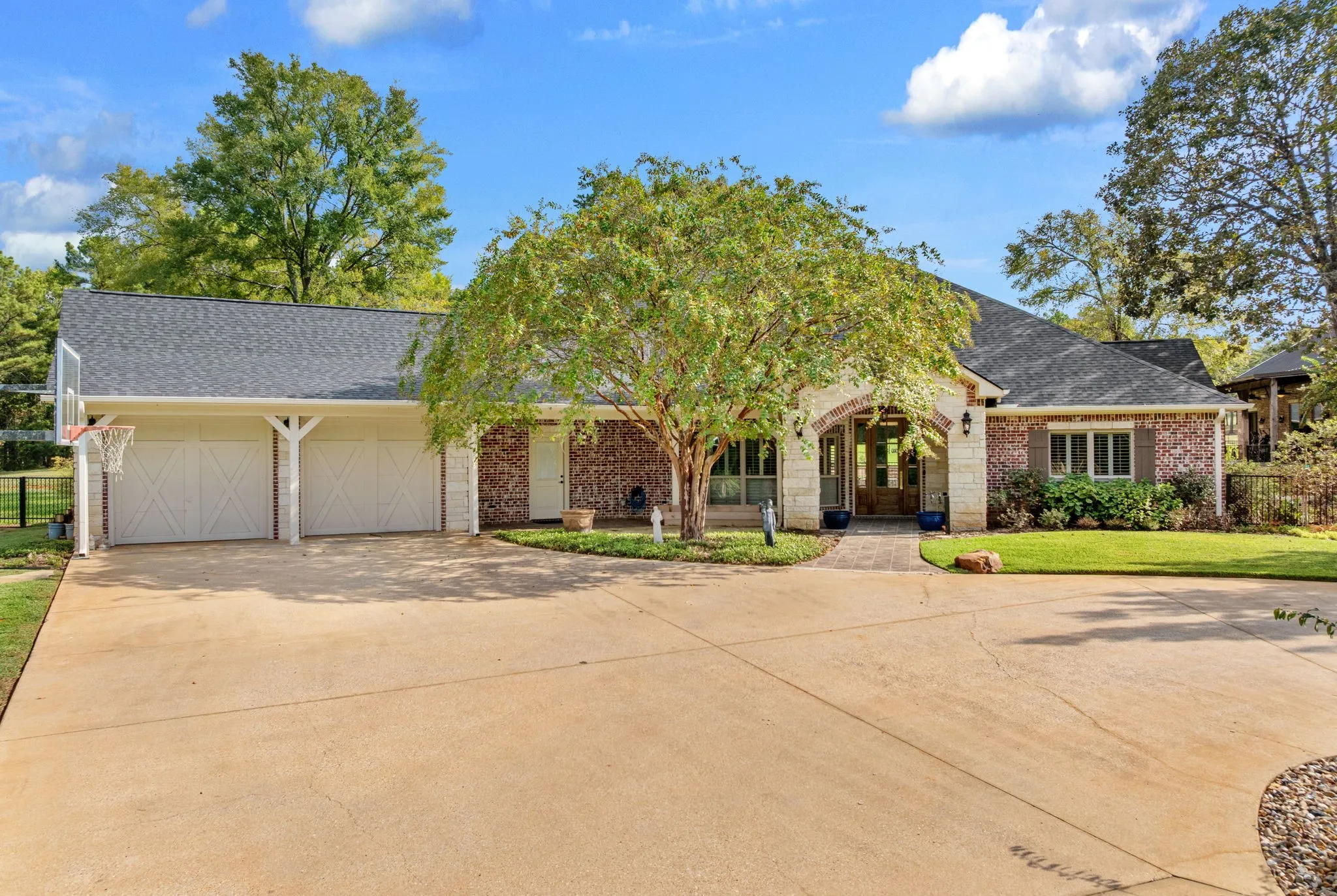 Single Family Residence For Sale in Cherokee County , 1125 County Road 1401, Jacksonville, Texas 75766, 3 Bedroom, 4 Bathroom, 2 Garage spaces, 3,189 Sqft, built in 2007, mls#21394884, Real Estate Agent in Jacksonville, Homes For Sale in Cherokee county, Homes For Sale in Jacksonville, Realtor in Jacksonville Texas, Real Estate Brokerage Independent Realty Texas, Luminita Cordes Realtor