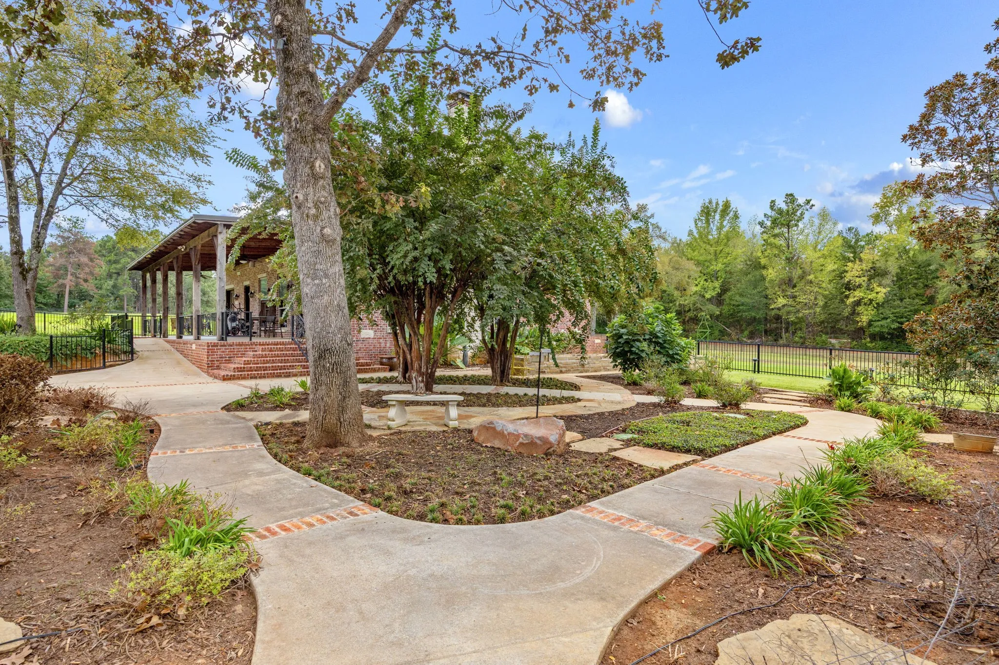 Single Family Residence For Sale in Cherokee County , 1125 County Road 1401, Jacksonville, Texas 75766, 3 Bedroom, 4 Bathroom, 2 Garage spaces, 3,189 Sqft, built in 2007, mls#21394884, Real Estate Agent in Jacksonville, Homes For Sale in Cherokee county, Homes For Sale in Jacksonville, Realtor in Jacksonville Texas, Real Estate Brokerage Independent Realty Texas, Luminita Cordes Realtor