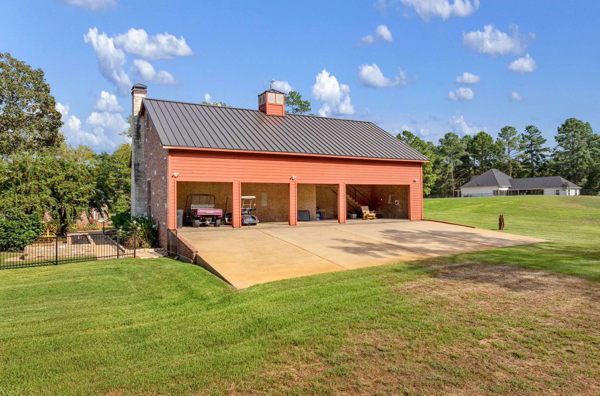 Single Family Residence For Sale in Cherokee County , 1125 County Road 1401, Jacksonville, Texas 75766, 3 Bedroom, 4 Bathroom, 2 Garage spaces, 3,189 Sqft, built in 2007, mls#21394884, Real Estate Agent in Jacksonville, Homes For Sale in Cherokee county, Homes For Sale in Jacksonville, Realtor in Jacksonville Texas, Real Estate Brokerage Independent Realty Texas, Luminita Cordes Realtor
