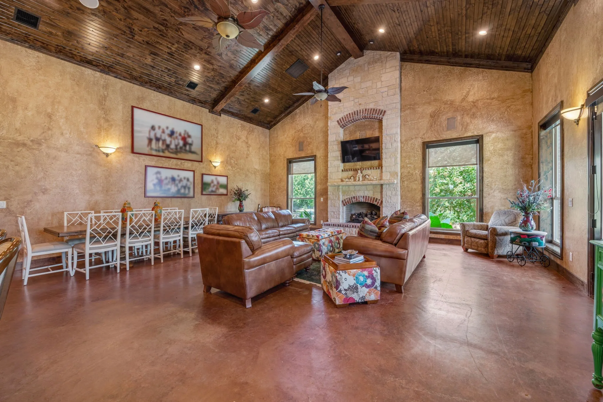 Single Family Residence For Sale in Cherokee County , 1125 County Road 1401, Jacksonville, Texas 75766, 3 Bedroom, 4 Bathroom, 2 Garage spaces, 3,189 Sqft, built in 2007, mls#21394884, Real Estate Agent in Jacksonville, Homes For Sale in Cherokee county, Homes For Sale in Jacksonville, Realtor in Jacksonville Texas, Real Estate Brokerage Independent Realty Texas, Luminita Cordes Realtor