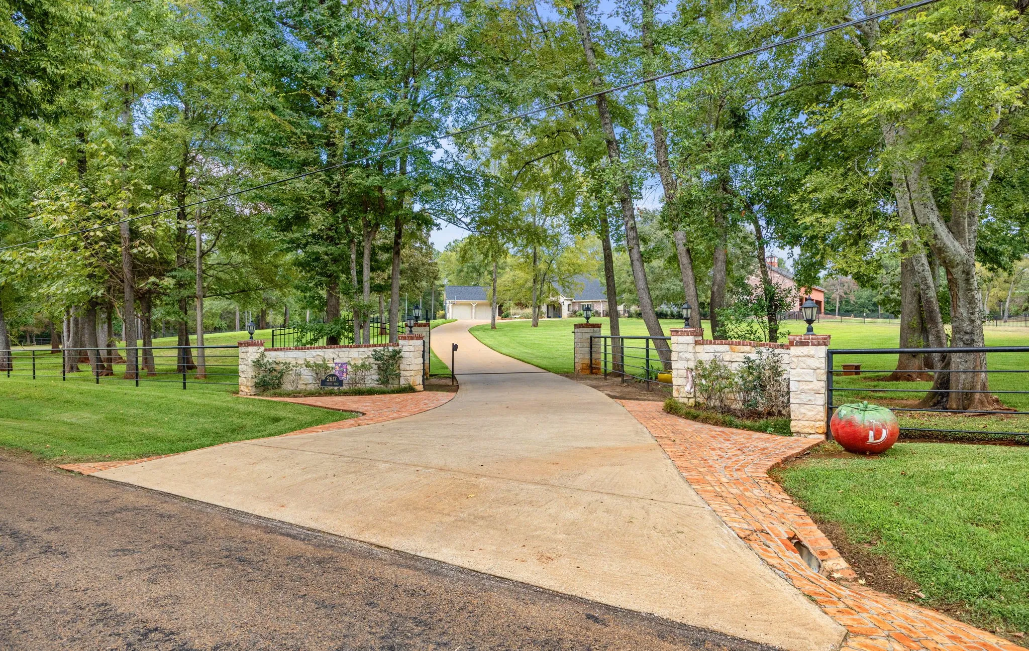 Single Family Residence For Sale in Cherokee County , 1125 County Road 1401, Jacksonville, Texas 75766, 3 Bedroom, 4 Bathroom, 2 Garage spaces, 3,189 Sqft, built in 2007, mls#21394884, Real Estate Agent in Jacksonville, Homes For Sale in Cherokee county, Homes For Sale in Jacksonville, Realtor in Jacksonville Texas, Real Estate Brokerage Independent Realty Texas, Luminita Cordes Realtor