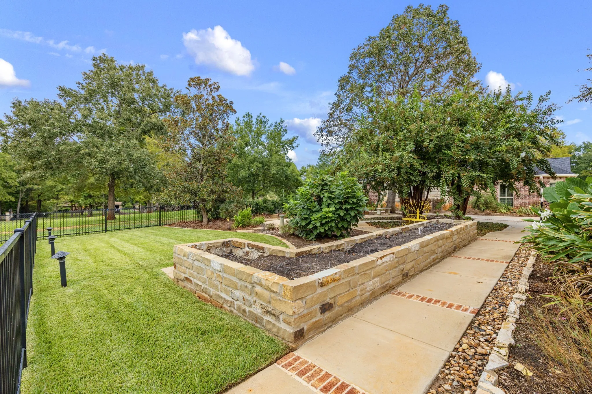 Single Family Residence For Sale in Cherokee County , 1125 County Road 1401, Jacksonville, Texas 75766, 3 Bedroom, 4 Bathroom, 2 Garage spaces, 3,189 Sqft, built in 2007, mls#21394884, Real Estate Agent in Jacksonville, Homes For Sale in Cherokee county, Homes For Sale in Jacksonville, Realtor in Jacksonville Texas, Real Estate Brokerage Independent Realty Texas, Luminita Cordes Realtor