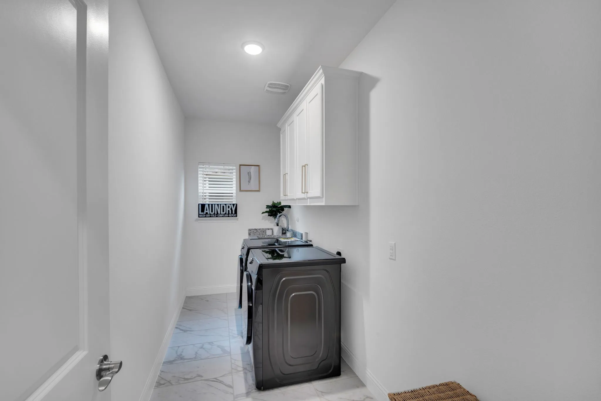 Single Family Residence For Rent in Ellis County , 1767 Shumard Street, Waxahachie, Texas 75165, 5 Bedroom, 5 Bathroom, 2 Garage spaces, 4,498 Sqft, built in 2022, mls#21330385, Real Estate Agent in Waxahachie, Homes For Rent in Ellis county, Homes For Rent in Waxahachie, Realtor in Waxahachie Texas, Real Estate Brokerage Independent Realty Texas, Luminita Cordes Realtor