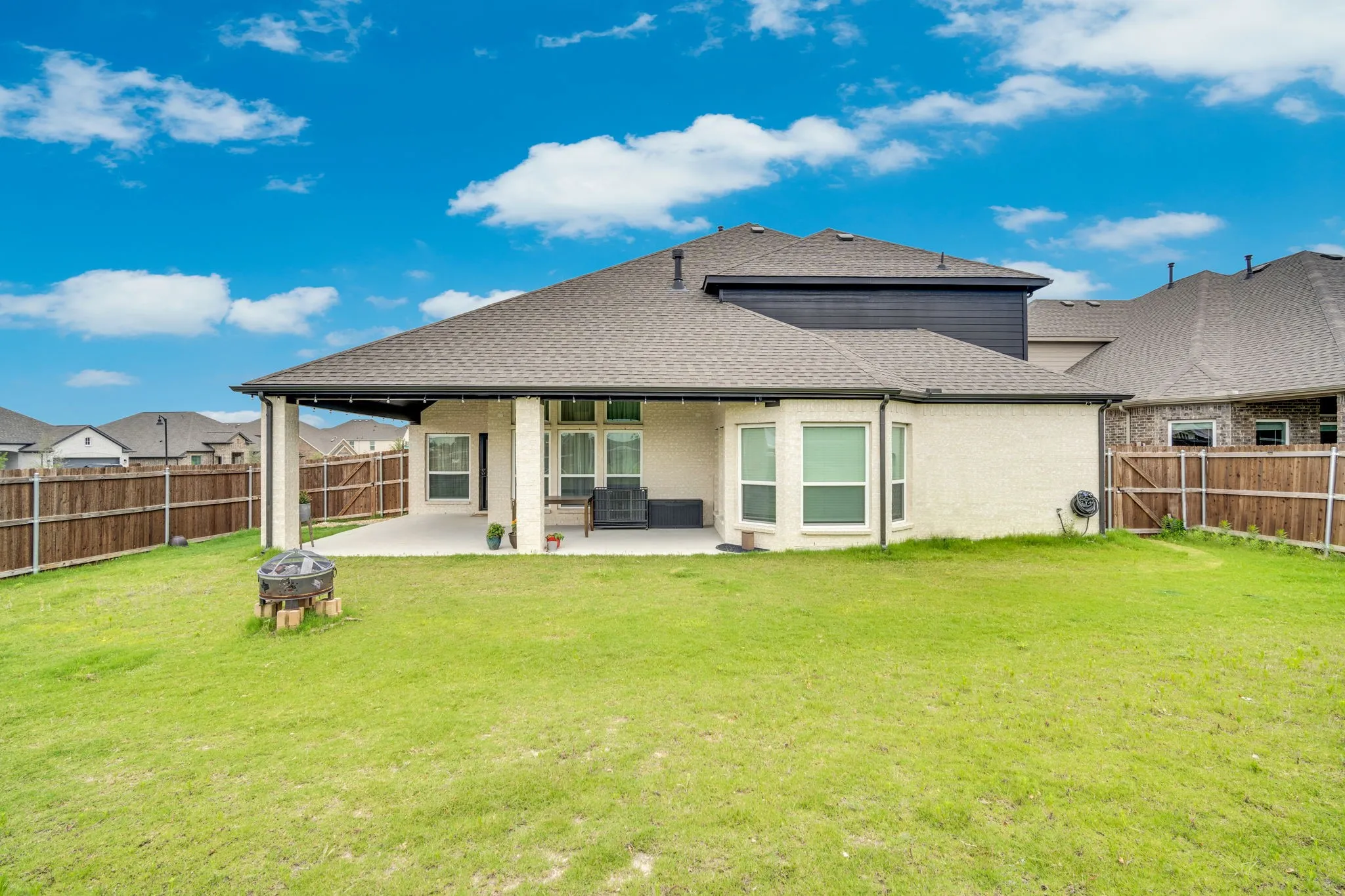 Single Family Residence For Rent in Ellis County , 1767 Shumard Street, Waxahachie, Texas 75165, 5 Bedroom, 5 Bathroom, 2 Garage spaces, 4,498 Sqft, built in 2022, mls#21330385, Real Estate Agent in Waxahachie, Homes For Rent in Ellis county, Homes For Rent in Waxahachie, Realtor in Waxahachie Texas, Real Estate Brokerage Independent Realty Texas, Luminita Cordes Realtor