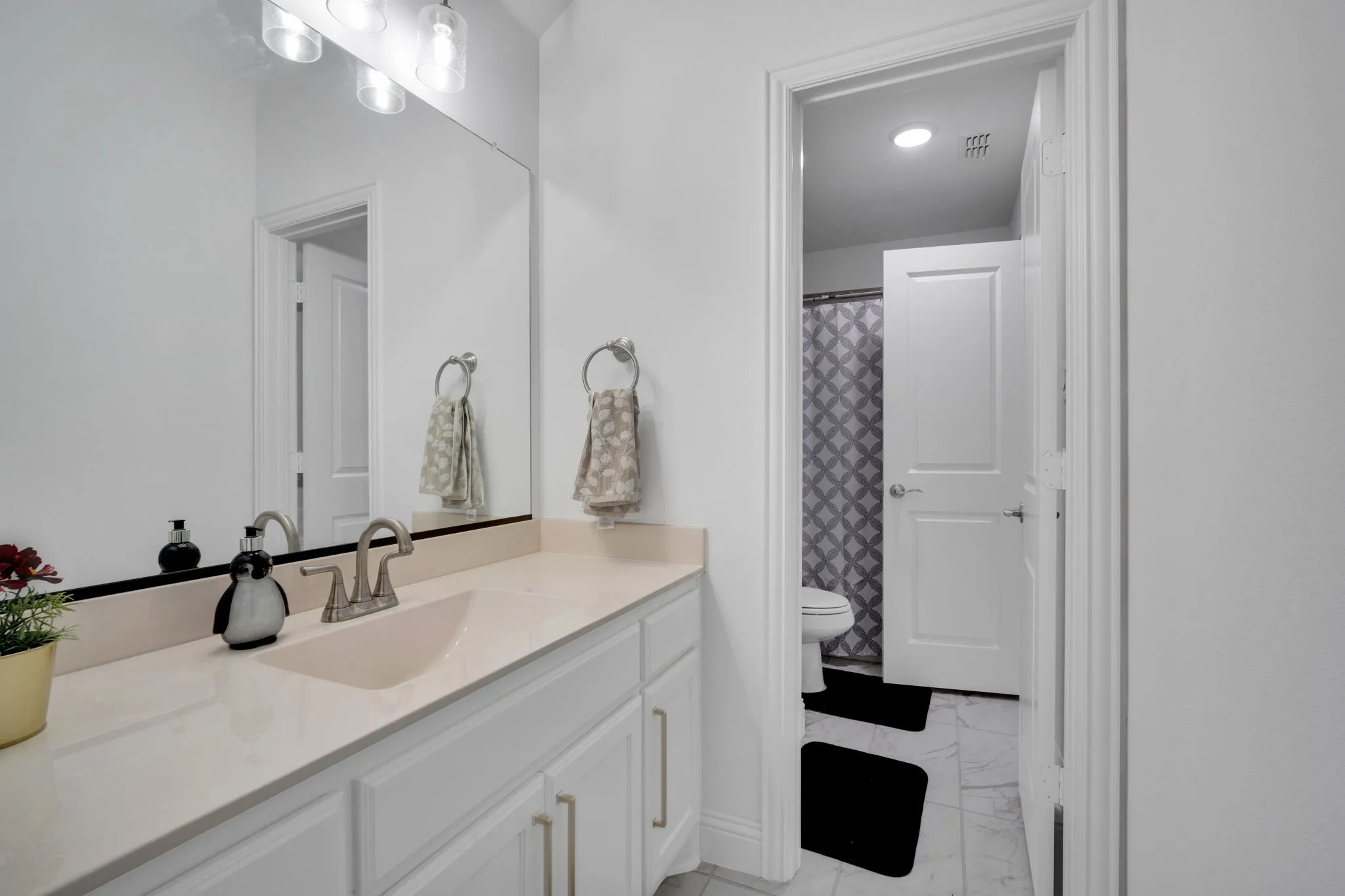 Single Family Residence For Rent in Ellis County , 1767 Shumard Street, Waxahachie, Texas 75165, 5 Bedroom, 5 Bathroom, 2 Garage spaces, 4,498 Sqft, built in 2022, mls#21330385, Real Estate Agent in Waxahachie, Homes For Rent in Ellis county, Homes For Rent in Waxahachie, Realtor in Waxahachie Texas, Real Estate Brokerage Independent Realty Texas, Luminita Cordes Realtor