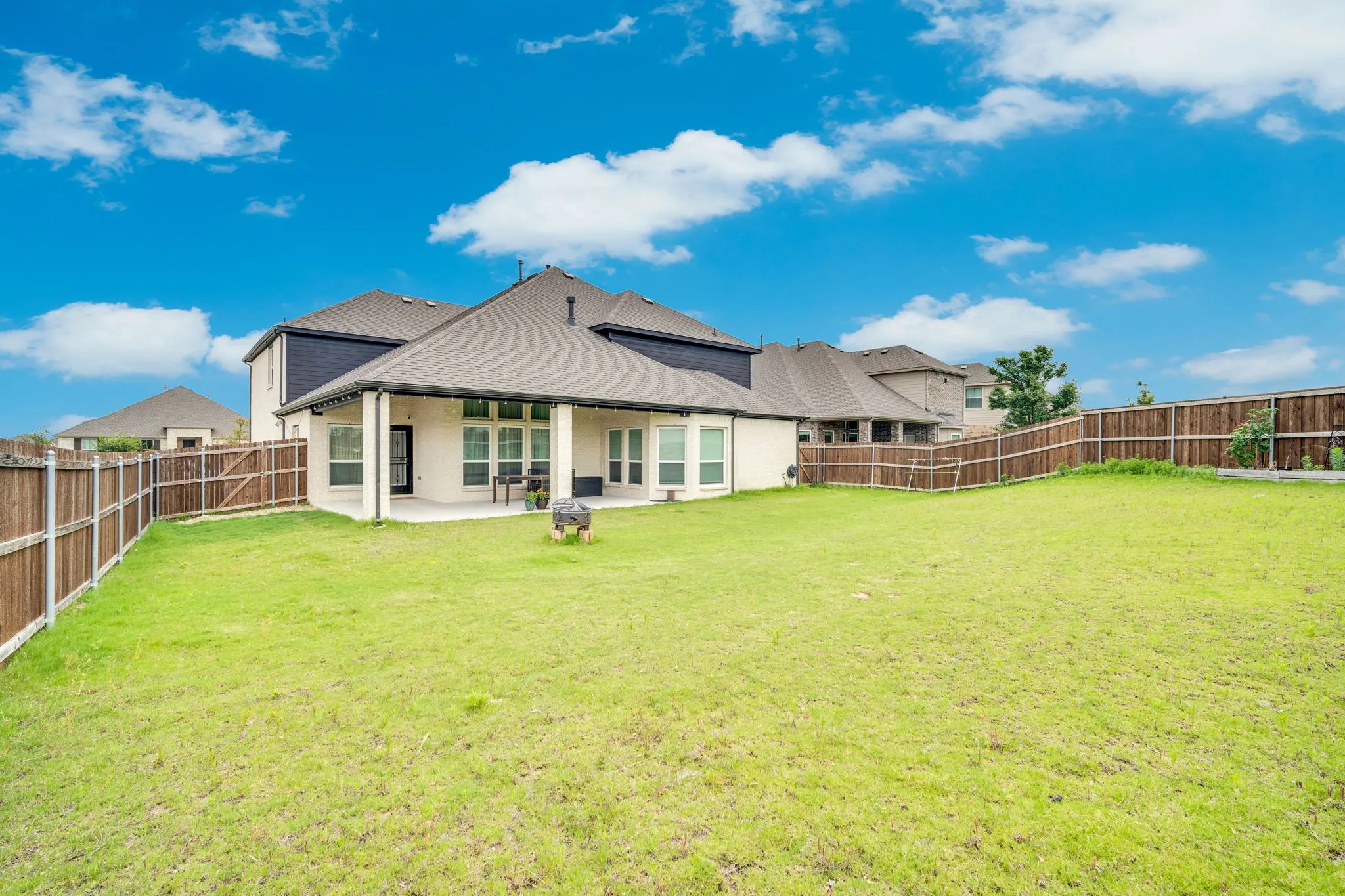 Single Family Residence For Rent in Ellis County , 1767 Shumard Street, Waxahachie, Texas 75165, 5 Bedroom, 5 Bathroom, 2 Garage spaces, 4,498 Sqft, built in 2022, mls#21330385, Real Estate Agent in Waxahachie, Homes For Rent in Ellis county, Homes For Rent in Waxahachie, Realtor in Waxahachie Texas, Real Estate Brokerage Independent Realty Texas, Luminita Cordes Realtor