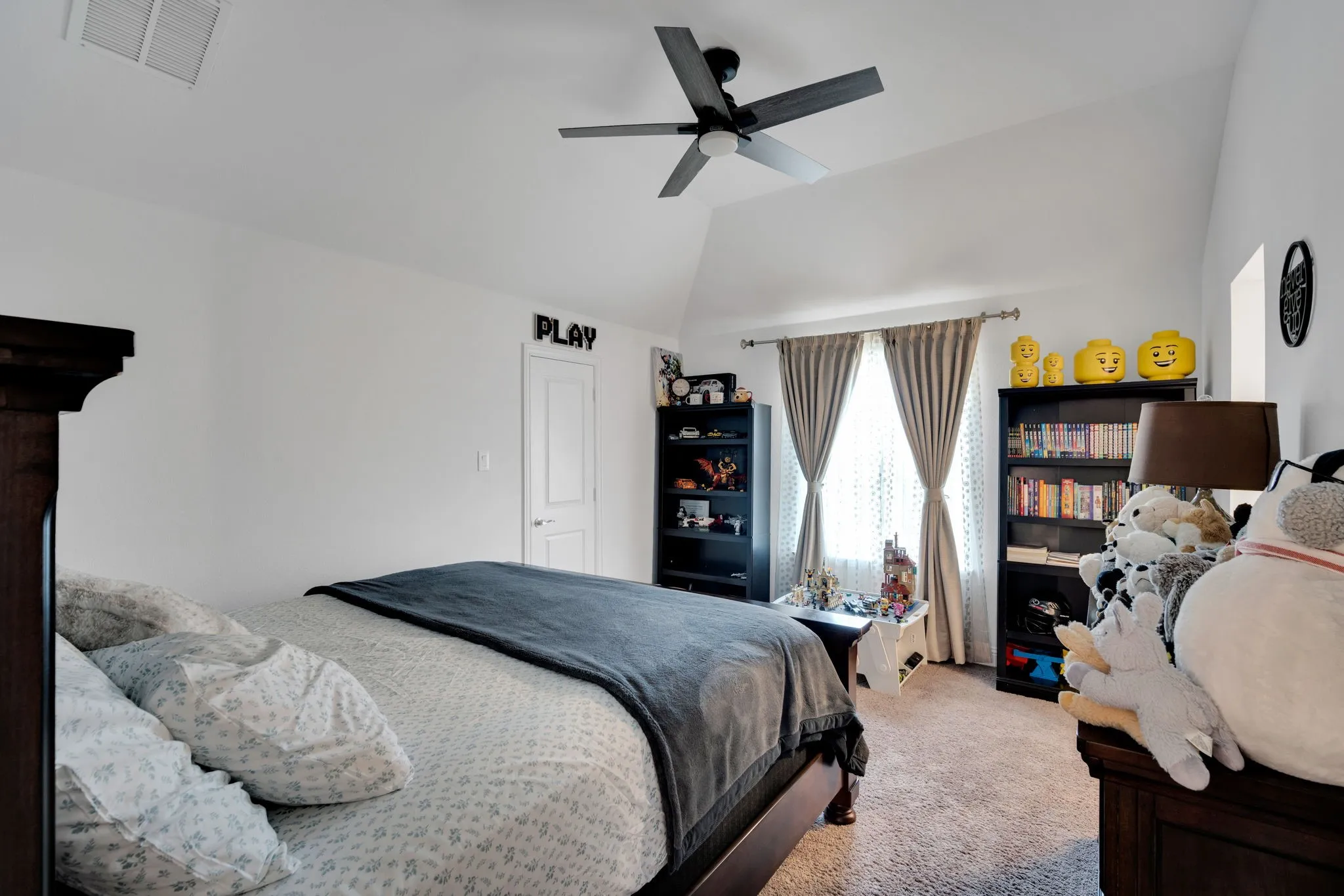 Single Family Residence For Rent in Ellis County , 1767 Shumard Street, Waxahachie, Texas 75165, 5 Bedroom, 5 Bathroom, 2 Garage spaces, 4,498 Sqft, built in 2022, mls#21330385, Real Estate Agent in Waxahachie, Homes For Rent in Ellis county, Homes For Rent in Waxahachie, Realtor in Waxahachie Texas, Real Estate Brokerage Independent Realty Texas, Luminita Cordes Realtor