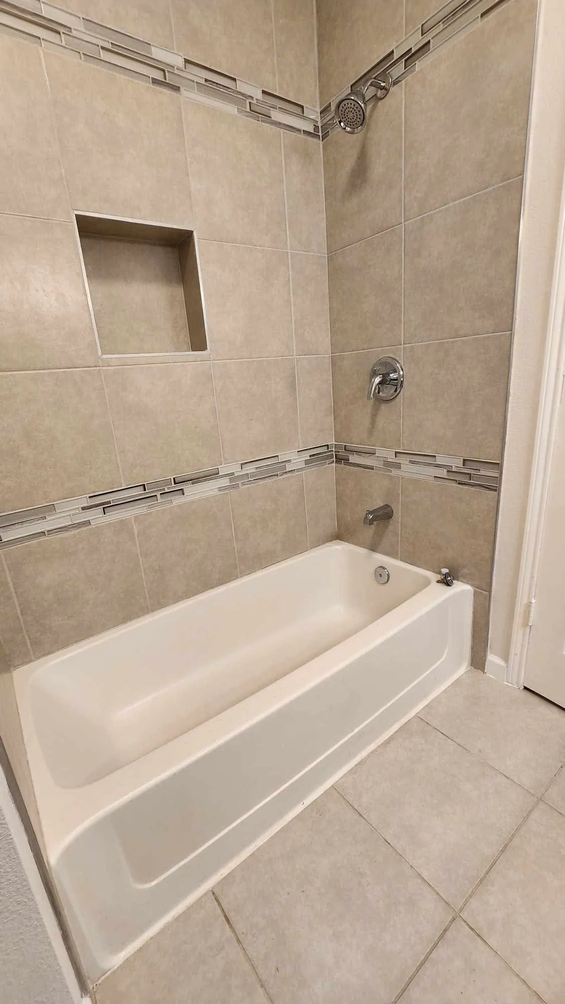 Single Family Residence For Rent in Tarrant County , 2000 May Street, Fort Worth, Texas 76110, 4 Bedroom, 3 Bathroom, Garage spaces, 1,666 Sqft, built in 1927, mls#21395468, Real Estate Agent in Fort Worth, Homes For Rent in Tarrant county, Homes For Rent in Fort Worth, Realtor in Fort Worth Texas, Real Estate Brokerage Independent Realty Texas, Luminita Cordes Realtor
