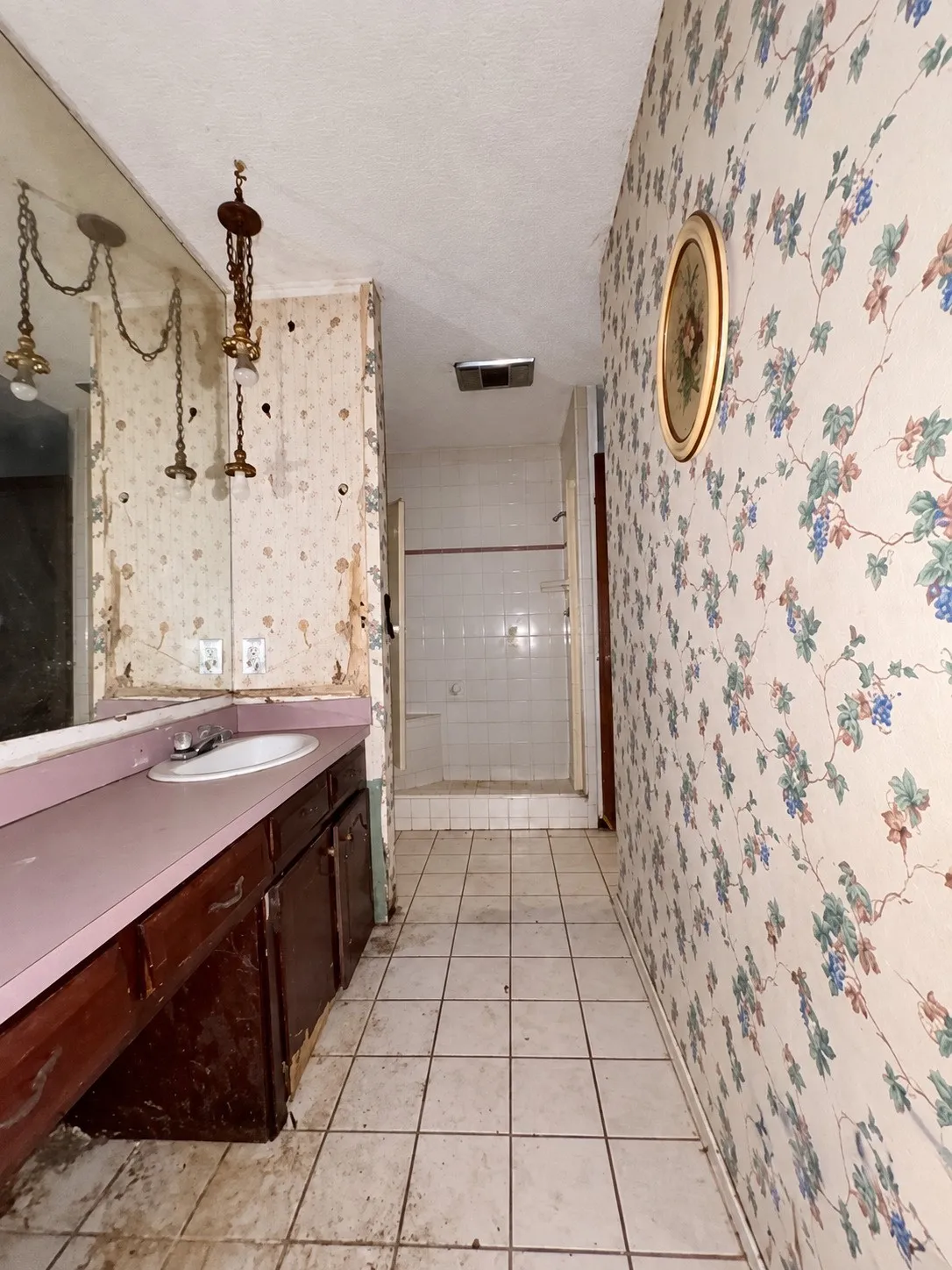 Single Family Residence For Sale in Tarrant County , 2001 Carverly Drive, Fort Worth, Texas 76112, 3 Bedroom, 2 Bathroom, 2 Garage spaces, 1,884 Sqft, built in 1972, mls#21395454, Real Estate Agent in Fort Worth, Homes For Sale in Tarrant county, Homes For Sale in Fort Worth, Realtor in Fort Worth Texas, Real Estate Brokerage Independent Realty Texas, Luminita Cordes Realtor