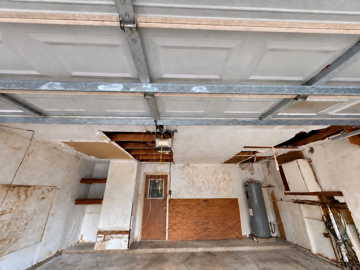 Single Family Residence For Sale in Tarrant County , 2001 Carverly Drive, Fort Worth, Texas 76112, 3 Bedroom, 2 Bathroom, 2 Garage spaces, 1,884 Sqft, built in 1972, mls#21395454, Real Estate Agent in Fort Worth, Homes For Sale in Tarrant county, Homes For Sale in Fort Worth, Realtor in Fort Worth Texas, Real Estate Brokerage Independent Realty Texas, Luminita Cordes Realtor