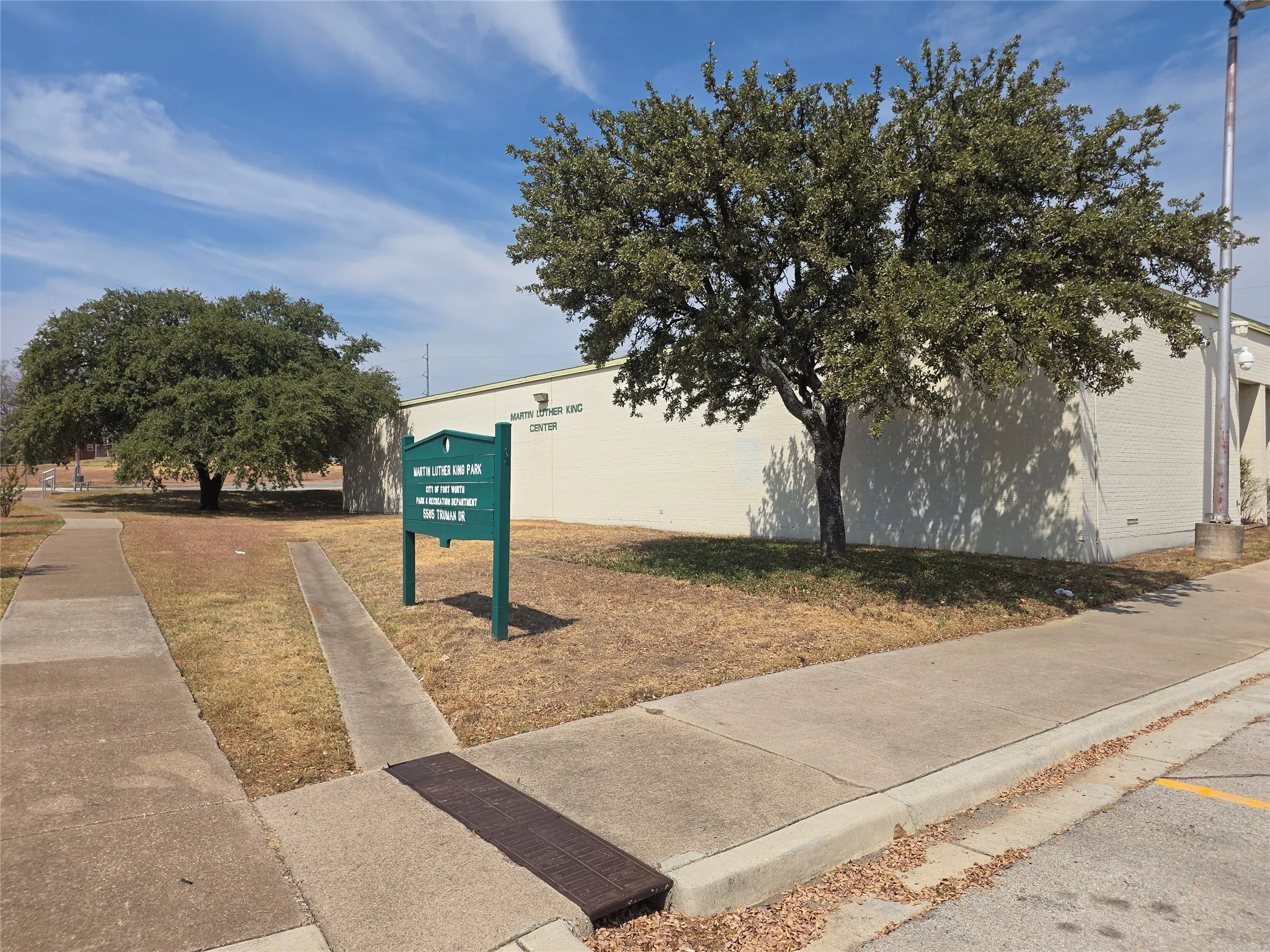 Single Family Residence For Sale in Tarrant County , 2001 Carverly Drive, Fort Worth, Texas 76112, 3 Bedroom, 2 Bathroom, 2 Garage spaces, 1,884 Sqft, built in 1972, mls#21395454, Real Estate Agent in Fort Worth, Homes For Sale in Tarrant county, Homes For Sale in Fort Worth, Realtor in Fort Worth Texas, Real Estate Brokerage Independent Realty Texas, Luminita Cordes Realtor