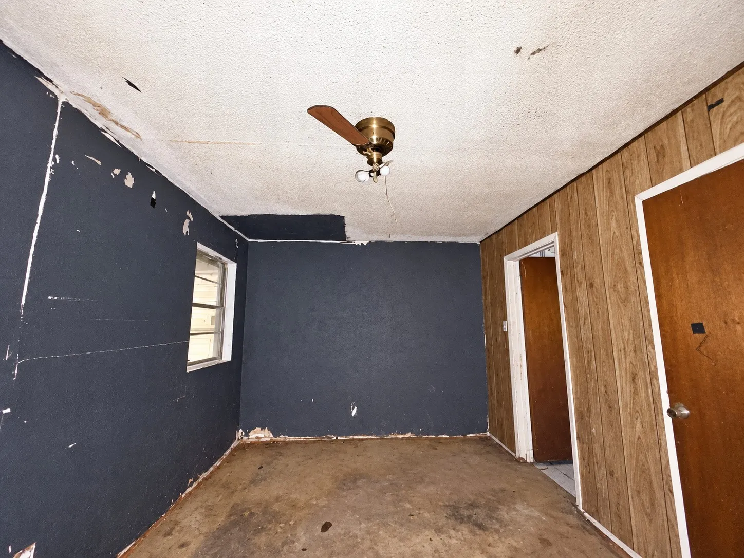 Single Family Residence For Sale in Tarrant County , 2001 Carverly Drive, Fort Worth, Texas 76112, 3 Bedroom, 2 Bathroom, 2 Garage spaces, 1,884 Sqft, built in 1972, mls#21395454, Real Estate Agent in Fort Worth, Homes For Sale in Tarrant county, Homes For Sale in Fort Worth, Realtor in Fort Worth Texas, Real Estate Brokerage Independent Realty Texas, Luminita Cordes Realtor