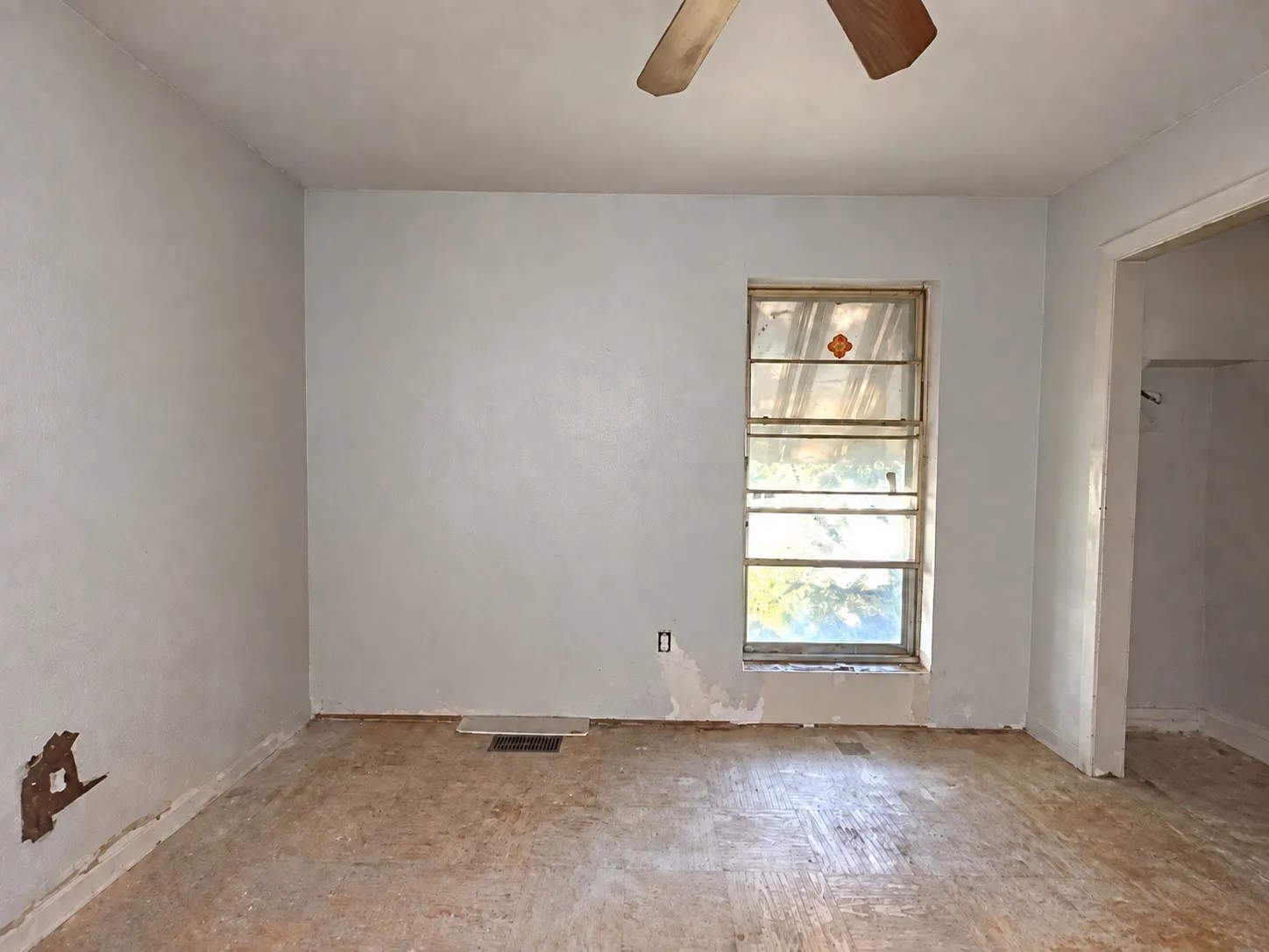 Single Family Residence For Sale in Tarrant County , 2001 Carverly Drive, Fort Worth, Texas 76112, 3 Bedroom, 2 Bathroom, 2 Garage spaces, 1,884 Sqft, built in 1972, mls#21395454, Real Estate Agent in Fort Worth, Homes For Sale in Tarrant county, Homes For Sale in Fort Worth, Realtor in Fort Worth Texas, Real Estate Brokerage Independent Realty Texas, Luminita Cordes Realtor