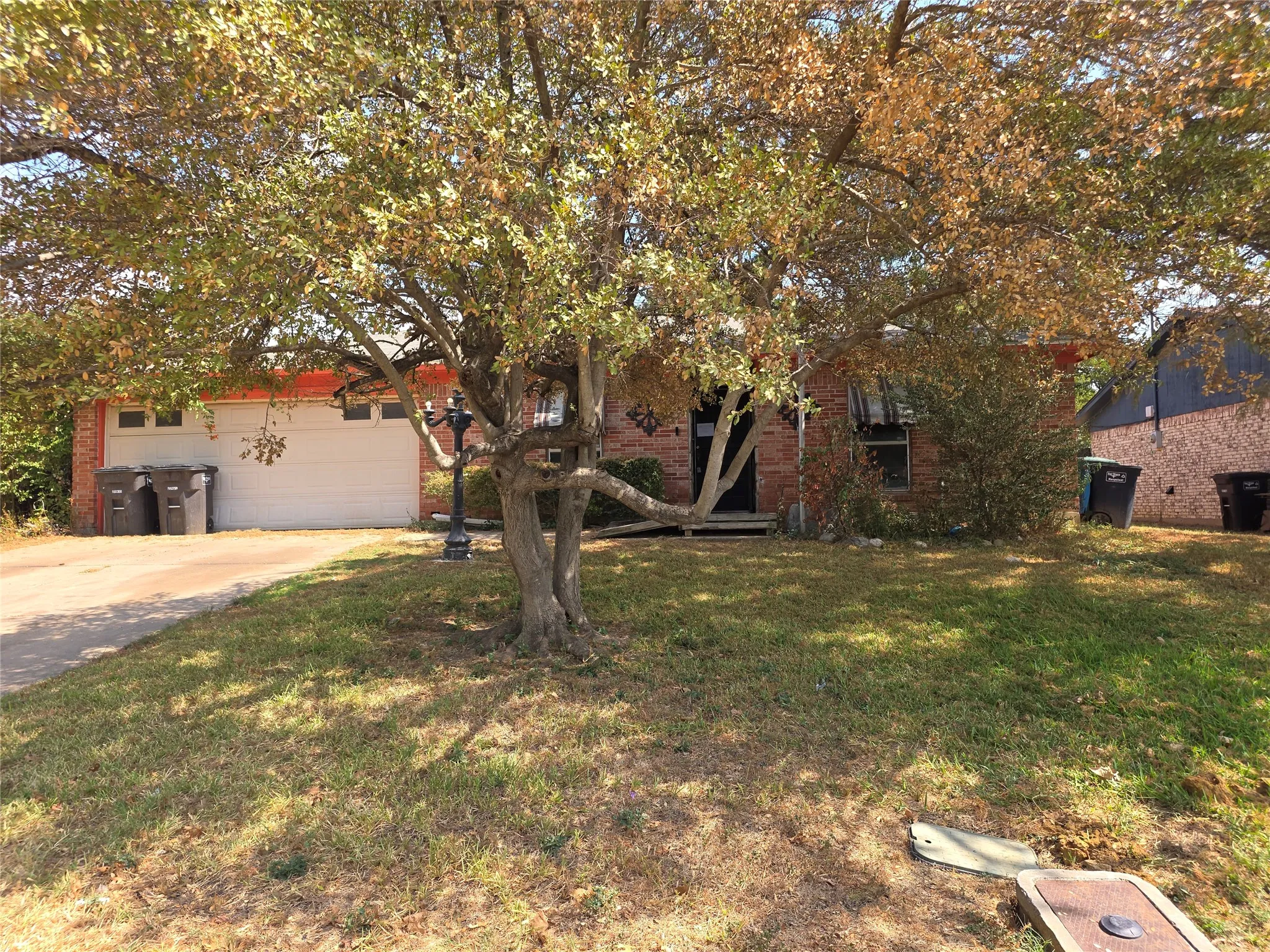 Single Family Residence For Sale in Tarrant County , 2001 Carverly Drive, Fort Worth, Texas 76112, 3 Bedroom, 2 Bathroom, 2 Garage spaces, 1,884 Sqft, built in 1972, mls#21395454, Real Estate Agent in Fort Worth, Homes For Sale in Tarrant county, Homes For Sale in Fort Worth, Realtor in Fort Worth Texas, Real Estate Brokerage Independent Realty Texas, Luminita Cordes Realtor