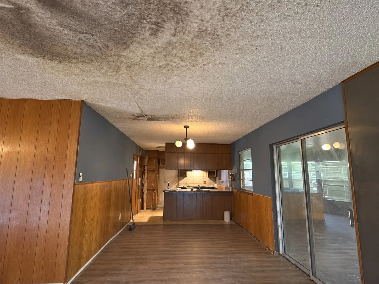 Single Family Residence For Sale in Tarrant County , 2001 Carverly Drive, Fort Worth, Texas 76112, 3 Bedroom, 2 Bathroom, 2 Garage spaces, 1,884 Sqft, built in 1972, mls#21395454, Real Estate Agent in Fort Worth, Homes For Sale in Tarrant county, Homes For Sale in Fort Worth, Realtor in Fort Worth Texas, Real Estate Brokerage Independent Realty Texas, Luminita Cordes Realtor