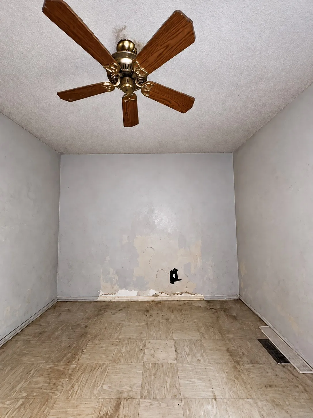 Single Family Residence For Sale in Tarrant County , 2001 Carverly Drive, Fort Worth, Texas 76112, 3 Bedroom, 2 Bathroom, 2 Garage spaces, 1,884 Sqft, built in 1972, mls#21395454, Real Estate Agent in Fort Worth, Homes For Sale in Tarrant county, Homes For Sale in Fort Worth, Realtor in Fort Worth Texas, Real Estate Brokerage Independent Realty Texas, Luminita Cordes Realtor