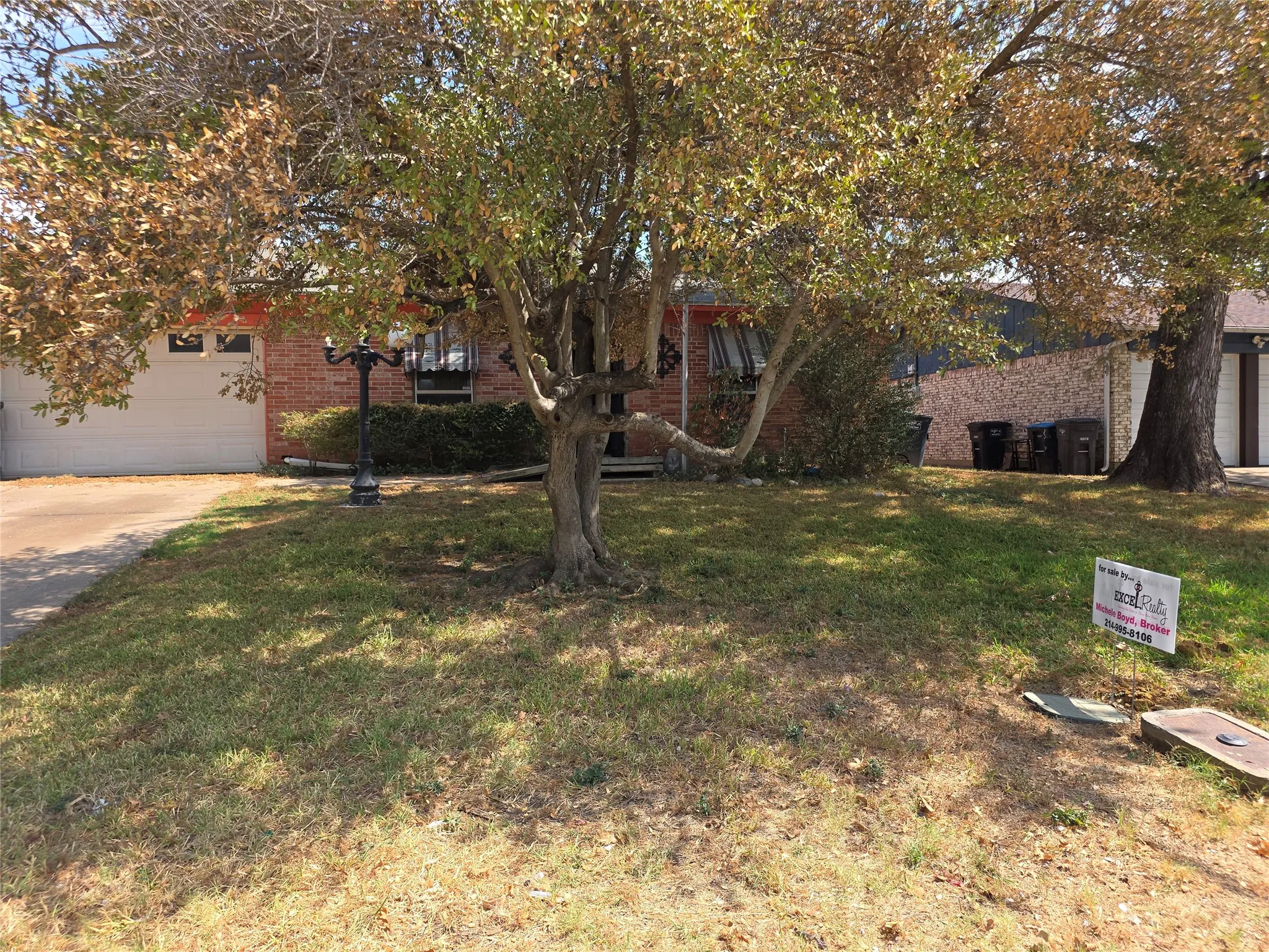 Single Family Residence For Sale in Tarrant County , 2001 Carverly Drive, Fort Worth, Texas 76112, 3 Bedroom, 2 Bathroom, 2 Garage spaces, 1,884 Sqft, built in 1972, mls#21395454, Real Estate Agent in Fort Worth, Homes For Sale in Tarrant county, Homes For Sale in Fort Worth, Realtor in Fort Worth Texas, Real Estate Brokerage Independent Realty Texas, Luminita Cordes Realtor
