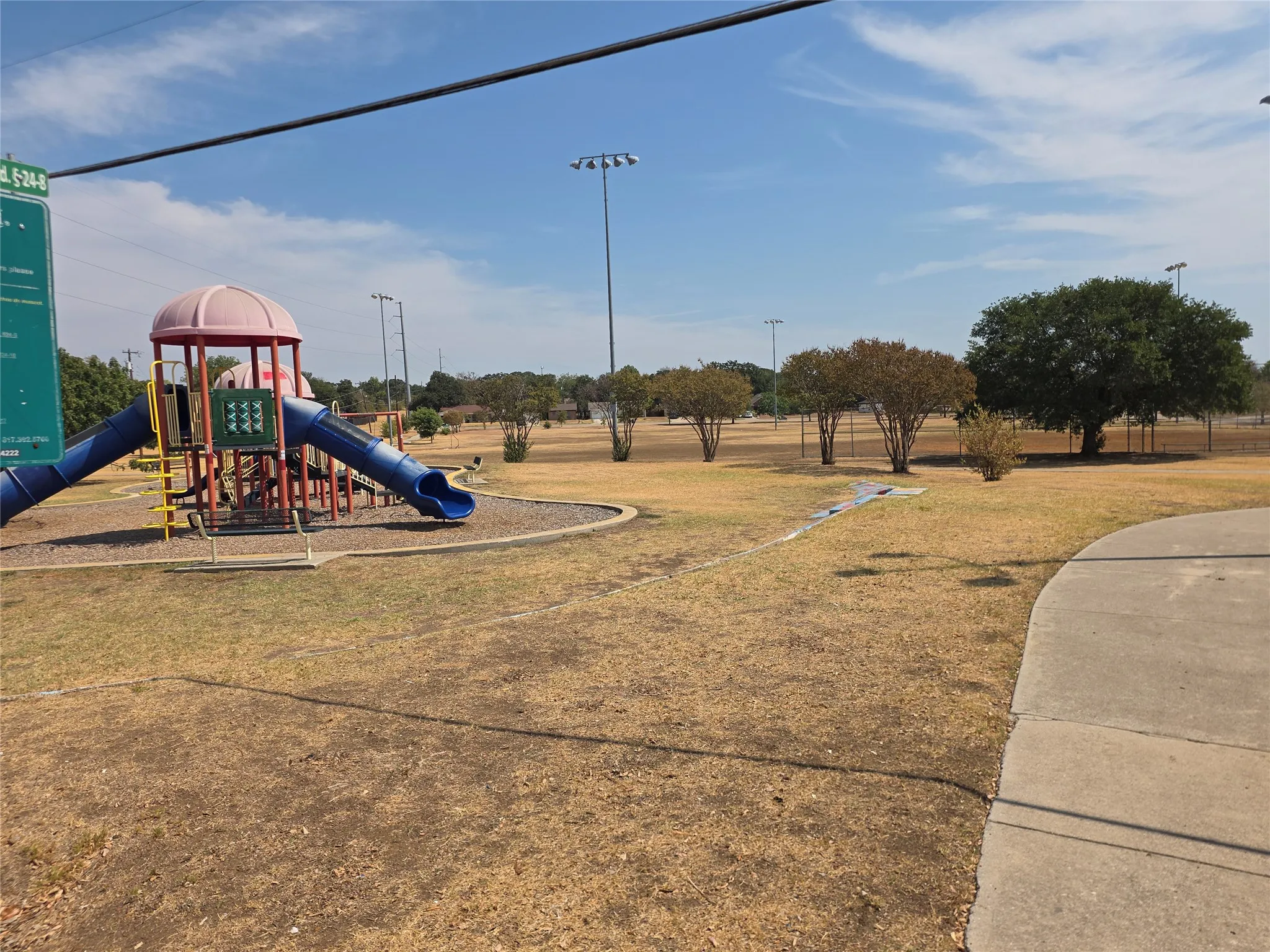 Single Family Residence For Sale in Tarrant County , 2001 Carverly Drive, Fort Worth, Texas 76112, 3 Bedroom, 2 Bathroom, 2 Garage spaces, 1,884 Sqft, built in 1972, mls#21395454, Real Estate Agent in Fort Worth, Homes For Sale in Tarrant county, Homes For Sale in Fort Worth, Realtor in Fort Worth Texas, Real Estate Brokerage Independent Realty Texas, Luminita Cordes Realtor