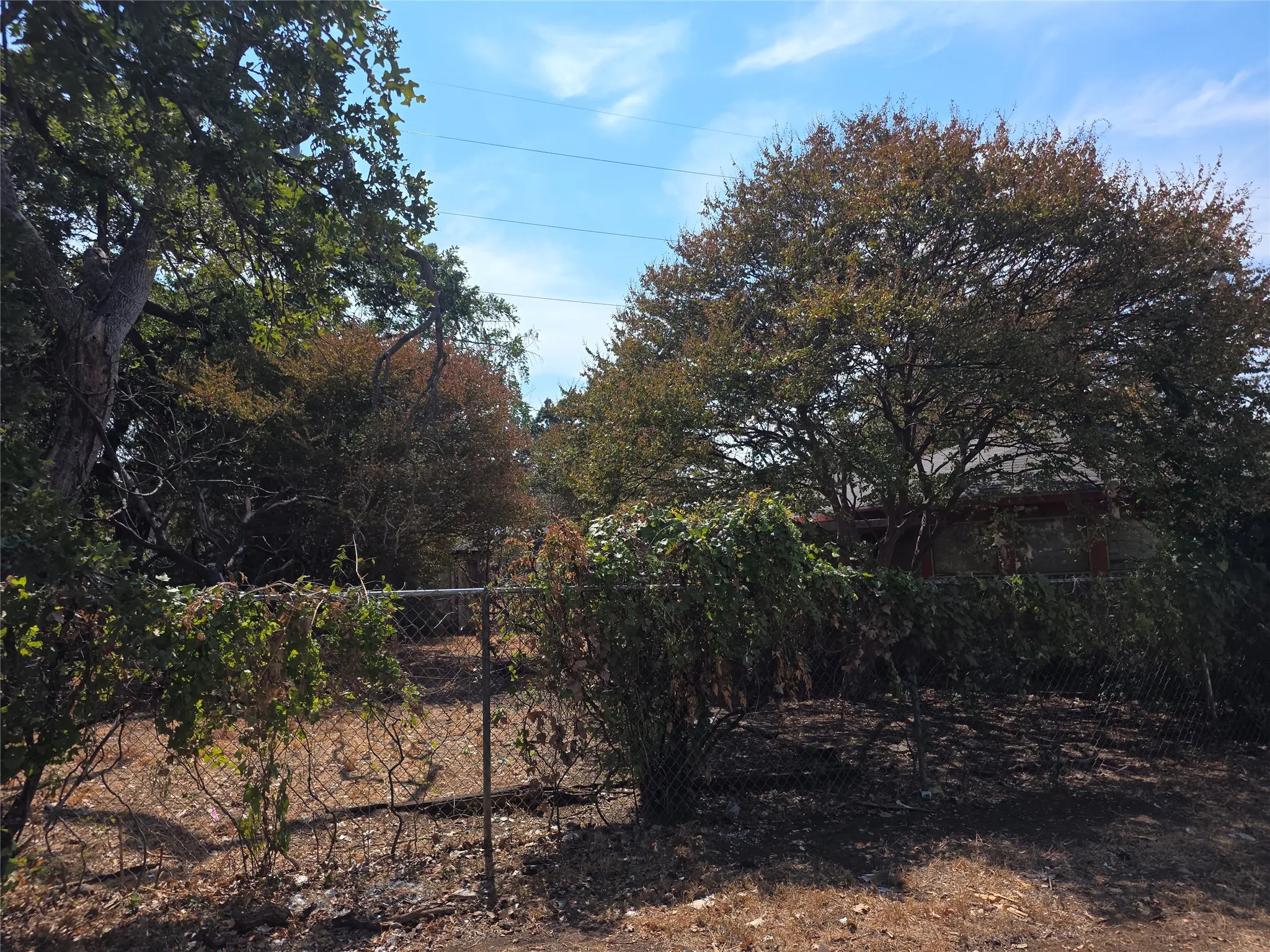 Single Family Residence For Sale in Tarrant County , 2001 Carverly Drive, Fort Worth, Texas 76112, 3 Bedroom, 2 Bathroom, 2 Garage spaces, 1,884 Sqft, built in 1972, mls#21395454, Real Estate Agent in Fort Worth, Homes For Sale in Tarrant county, Homes For Sale in Fort Worth, Realtor in Fort Worth Texas, Real Estate Brokerage Independent Realty Texas, Luminita Cordes Realtor