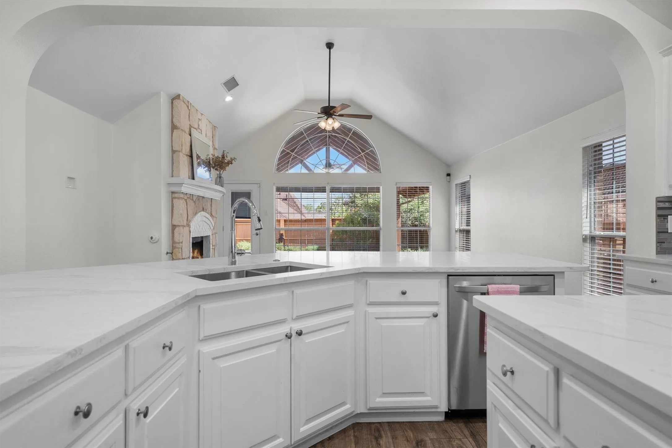 Single Family Residence For Sale in Denton County , 8748 Dayton Drive, Lantana, Texas 76226, 4 Bedroom, 3 Bathroom, 2 Garage spaces, 2,822 Sqft, built in 2005, mls#21392006, Real Estate Agent in Lantana, Homes For Sale in Denton county, Homes For Sale in Lantana, Realtor in Lantana Texas, Real Estate Brokerage Independent Realty Texas, Luminita Cordes Realtor