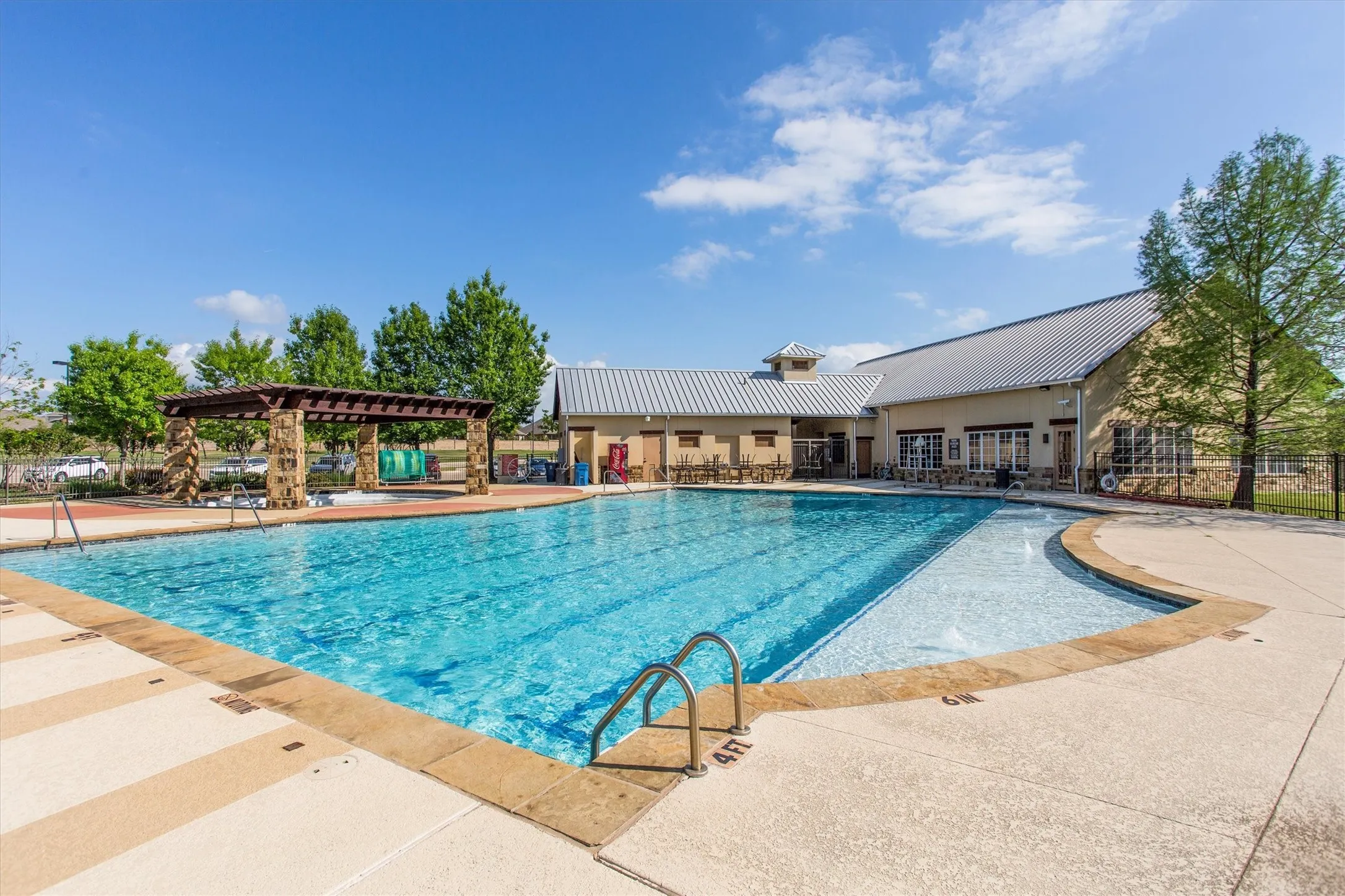 Single Family Residence For Sale in Denton County , 8748 Dayton Drive, Lantana, Texas 76226, 4 Bedroom, 3 Bathroom, 2 Garage spaces, 2,822 Sqft, built in 2005, mls#21392006, Real Estate Agent in Lantana, Homes For Sale in Denton county, Homes For Sale in Lantana, Realtor in Lantana Texas, Real Estate Brokerage Independent Realty Texas, Luminita Cordes Realtor