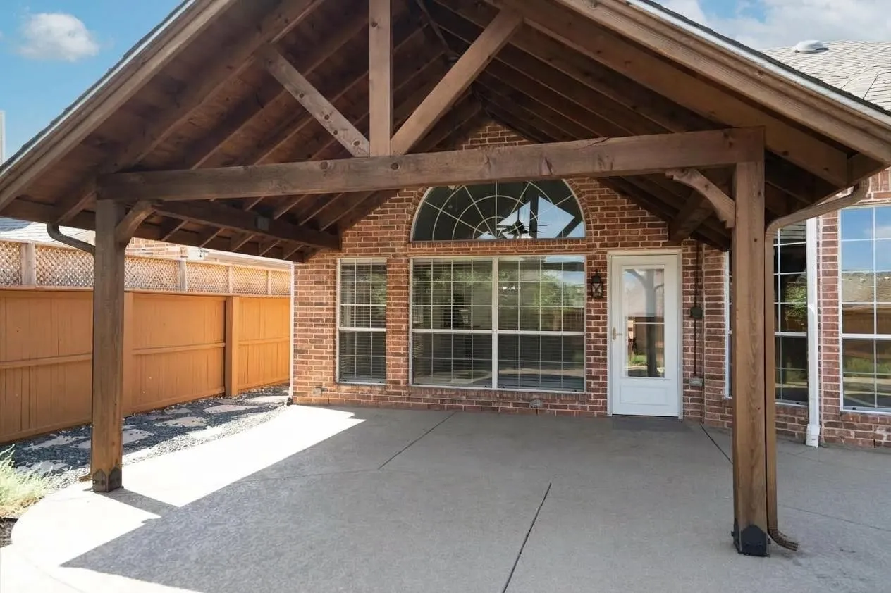 Single Family Residence For Sale in Denton County , 8748 Dayton Drive, Lantana, Texas 76226, 4 Bedroom, 3 Bathroom, 2 Garage spaces, 2,822 Sqft, built in 2005, mls#21392006, Real Estate Agent in Lantana, Homes For Sale in Denton county, Homes For Sale in Lantana, Realtor in Lantana Texas, Real Estate Brokerage Independent Realty Texas, Luminita Cordes Realtor