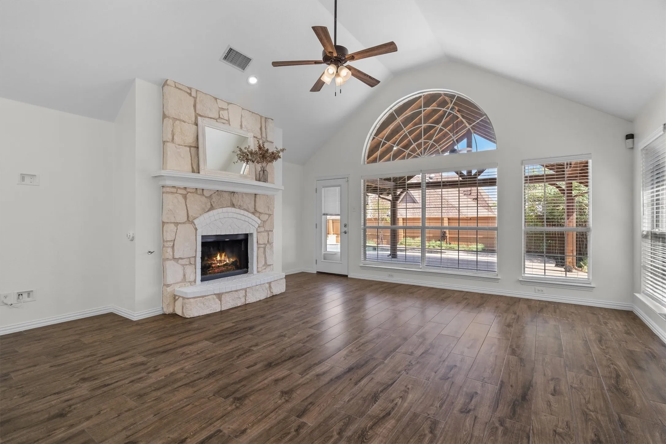Single Family Residence For Sale in Denton County , 8748 Dayton Drive, Lantana, Texas 76226, 4 Bedroom, 3 Bathroom, 2 Garage spaces, 2,822 Sqft, built in 2005, mls#21392006, Real Estate Agent in Lantana, Homes For Sale in Denton county, Homes For Sale in Lantana, Realtor in Lantana Texas, Real Estate Brokerage Independent Realty Texas, Luminita Cordes Realtor