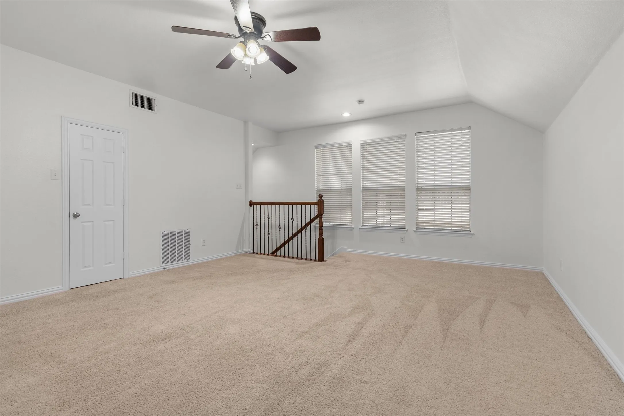Single Family Residence For Sale in Denton County , 8748 Dayton Drive, Lantana, Texas 76226, 4 Bedroom, 3 Bathroom, 2 Garage spaces, 2,822 Sqft, built in 2005, mls#21392006, Real Estate Agent in Lantana, Homes For Sale in Denton county, Homes For Sale in Lantana, Realtor in Lantana Texas, Real Estate Brokerage Independent Realty Texas, Luminita Cordes Realtor