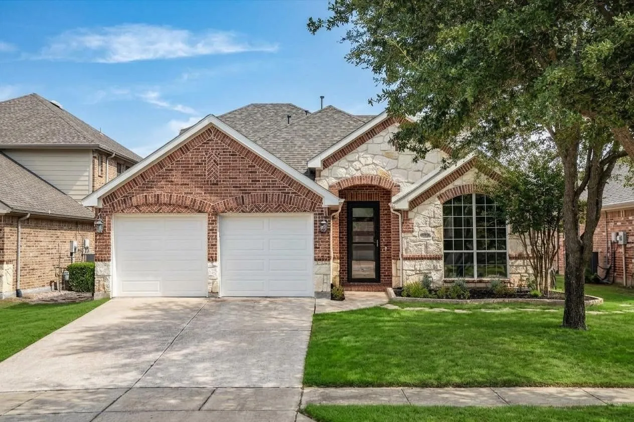 Single Family Residence For Sale