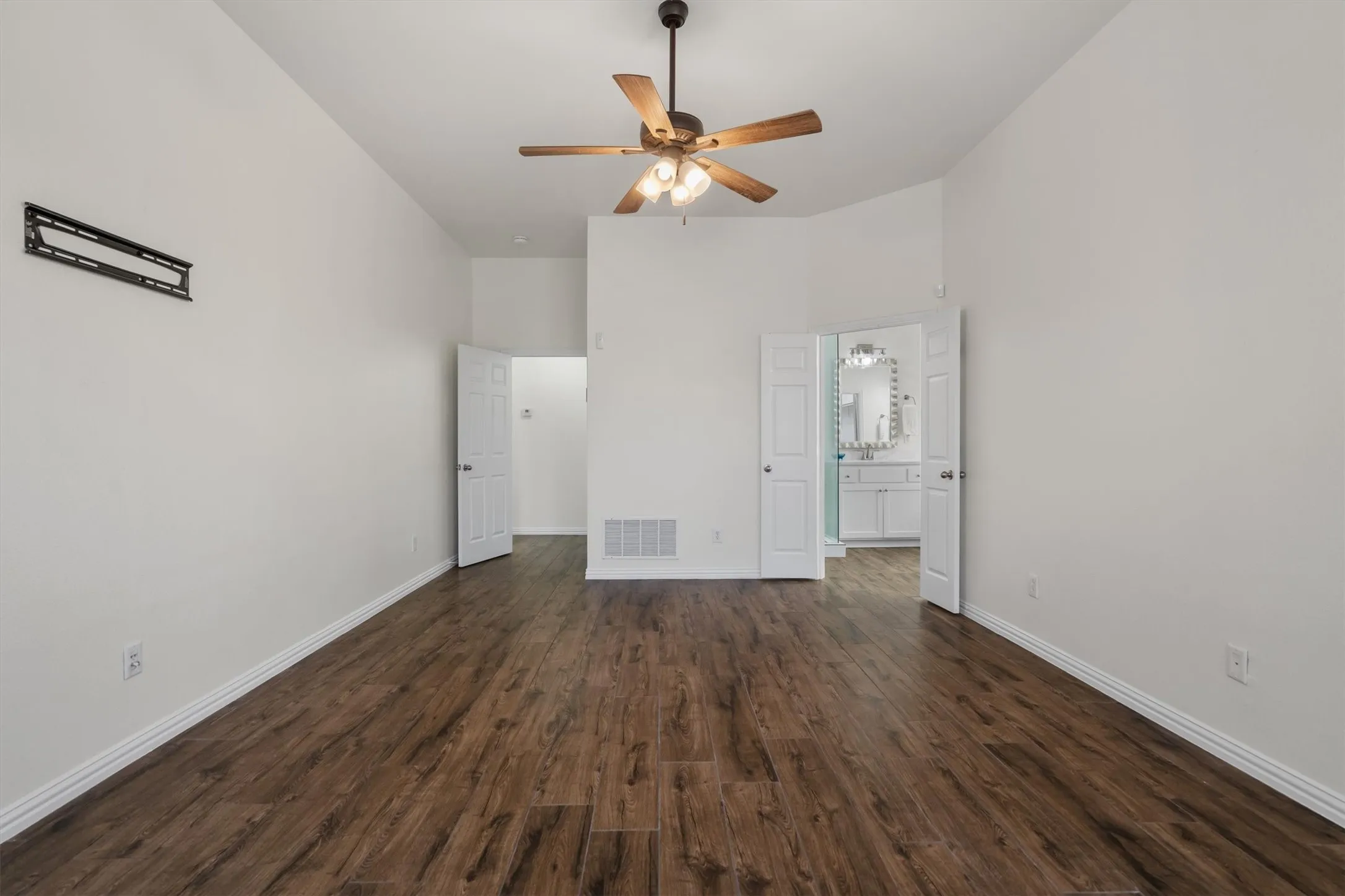 Single Family Residence For Sale in Denton County , 8748 Dayton Drive, Lantana, Texas 76226, 4 Bedroom, 3 Bathroom, 2 Garage spaces, 2,822 Sqft, built in 2005, mls#21392006, Real Estate Agent in Lantana, Homes For Sale in Denton county, Homes For Sale in Lantana, Realtor in Lantana Texas, Real Estate Brokerage Independent Realty Texas, Luminita Cordes Realtor