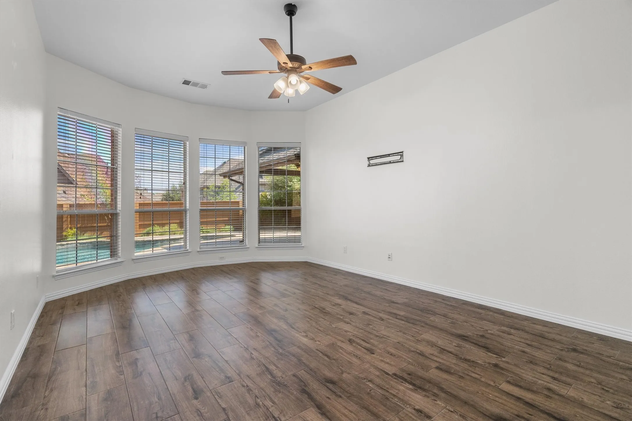 Single Family Residence For Sale in Denton County , 8748 Dayton Drive, Lantana, Texas 76226, 4 Bedroom, 3 Bathroom, 2 Garage spaces, 2,822 Sqft, built in 2005, mls#21392006, Real Estate Agent in Lantana, Homes For Sale in Denton county, Homes For Sale in Lantana, Realtor in Lantana Texas, Real Estate Brokerage Independent Realty Texas, Luminita Cordes Realtor