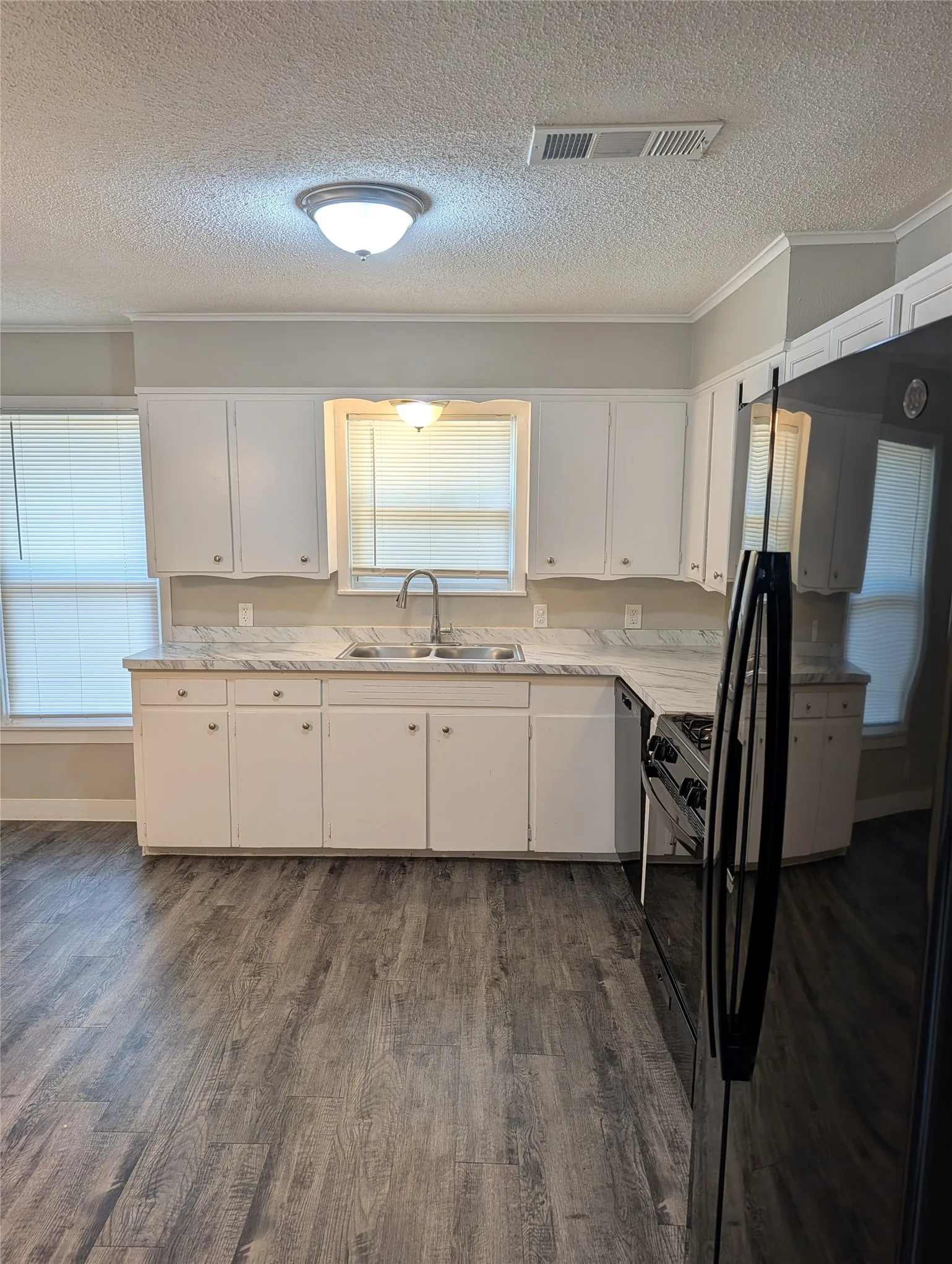 Single Family Residence For Rent in Johnson County , 1007 N Walnut Street, Cleburne, Texas 76033, 3 Bedroom, 2 Bathroom, Garage spaces, 868 Sqft, built in 1950, mls#21395475, Real Estate Agent in Cleburne, Homes For Rent in Johnson county, Homes For Rent in Cleburne, Realtor in Cleburne Texas, Real Estate Brokerage Independent Realty Texas, Luminita Cordes Realtor
