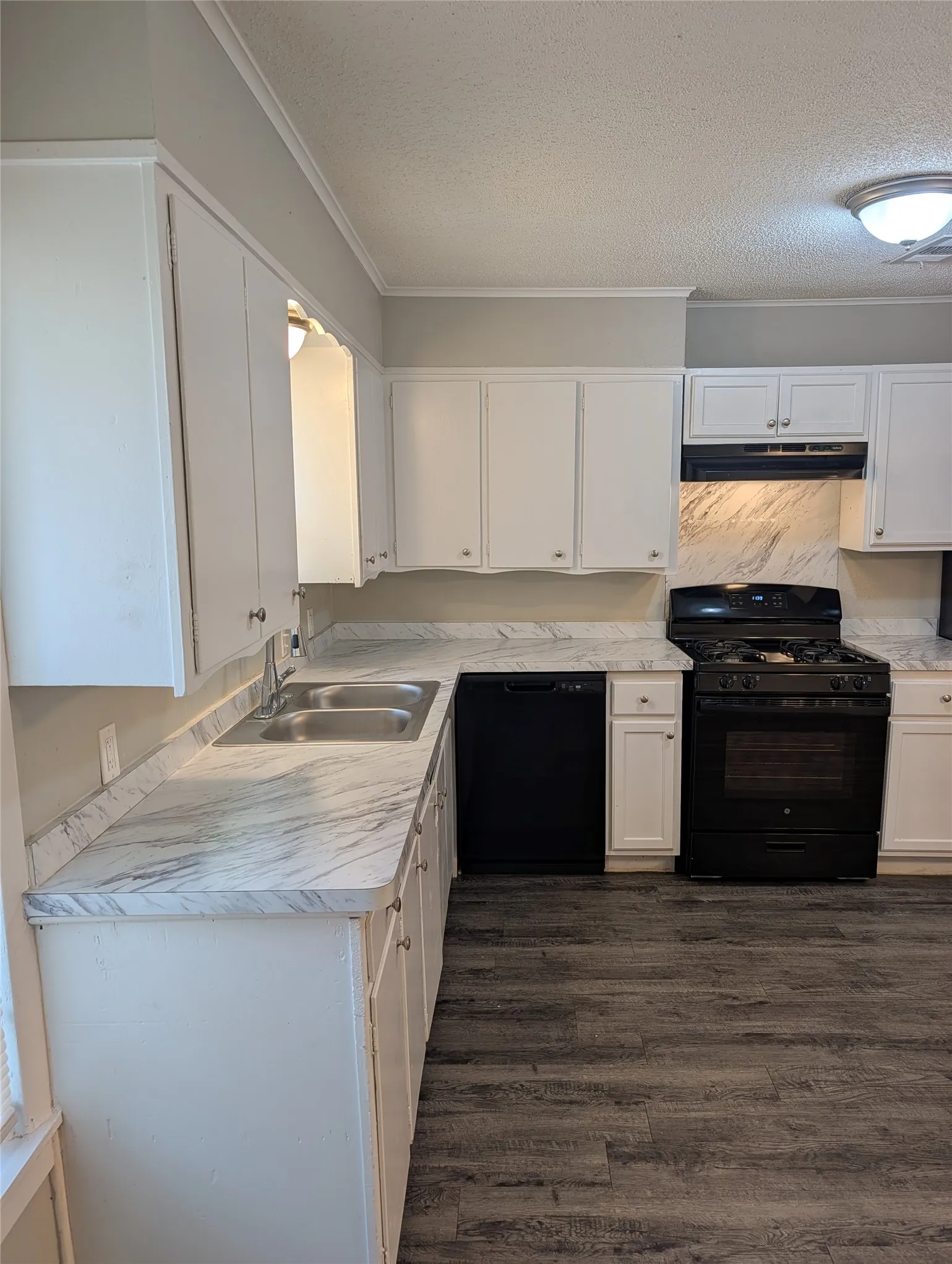 Single Family Residence For Rent in Johnson County , 1007 N Walnut Street, Cleburne, Texas 76033, 3 Bedroom, 2 Bathroom, Garage spaces, 868 Sqft, built in 1950, mls#21395475, Real Estate Agent in Cleburne, Homes For Rent in Johnson county, Homes For Rent in Cleburne, Realtor in Cleburne Texas, Real Estate Brokerage Independent Realty Texas, Luminita Cordes Realtor