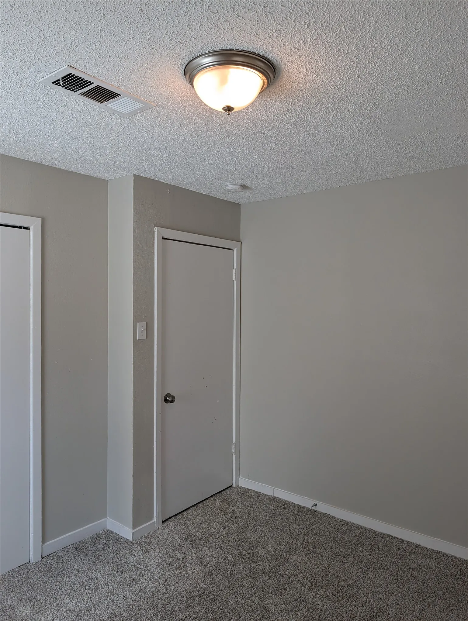 Single Family Residence For Rent in Johnson County , 1007 N Walnut Street, Cleburne, Texas 76033, 3 Bedroom, 2 Bathroom, Garage spaces, 868 Sqft, built in 1950, mls#21395475, Real Estate Agent in Cleburne, Homes For Rent in Johnson county, Homes For Rent in Cleburne, Realtor in Cleburne Texas, Real Estate Brokerage Independent Realty Texas, Luminita Cordes Realtor