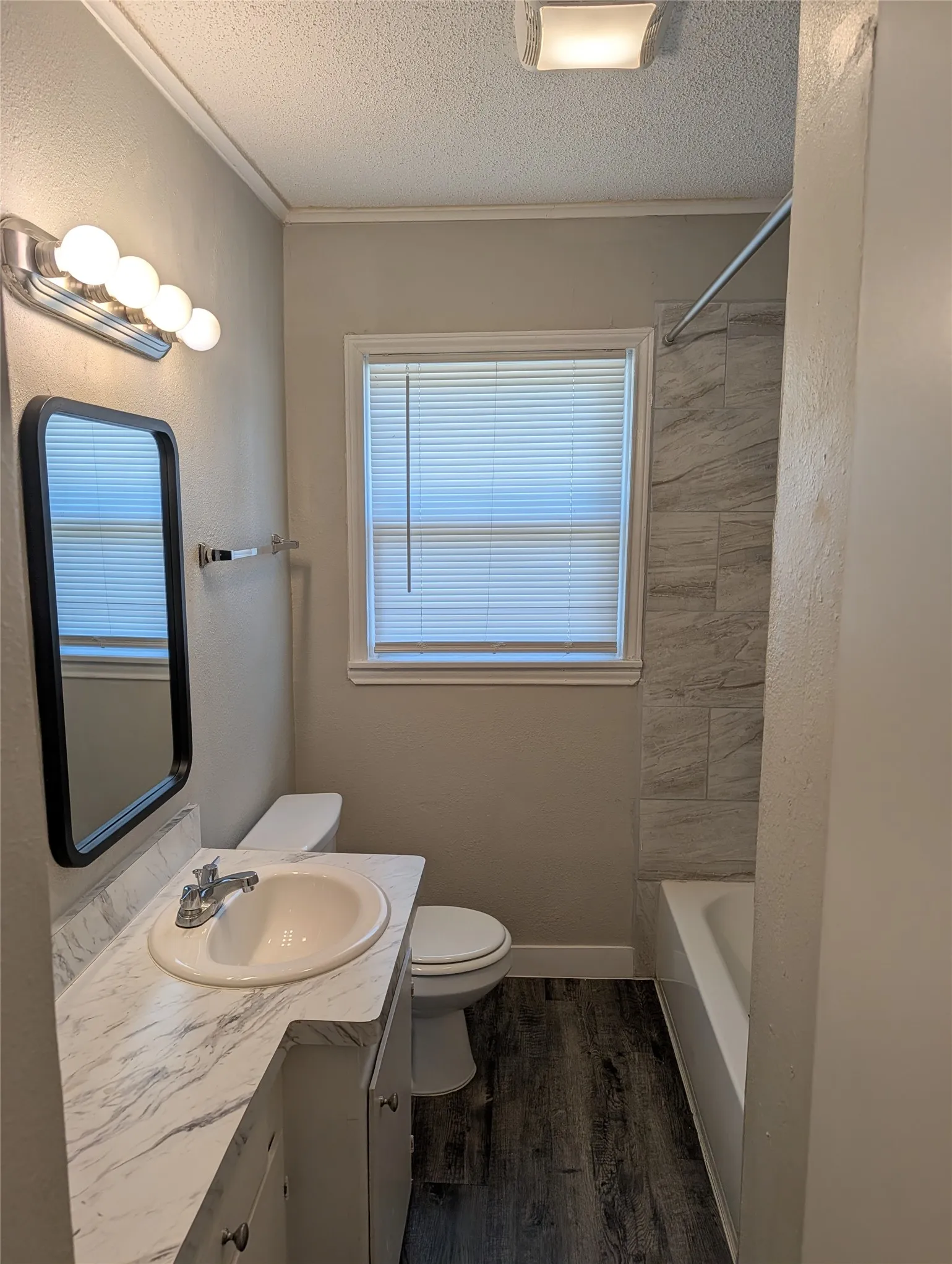 Single Family Residence For Rent in Johnson County , 1007 N Walnut Street, Cleburne, Texas 76033, 3 Bedroom, 2 Bathroom, Garage spaces, 868 Sqft, built in 1950, mls#21395475, Real Estate Agent in Cleburne, Homes For Rent in Johnson county, Homes For Rent in Cleburne, Realtor in Cleburne Texas, Real Estate Brokerage Independent Realty Texas, Luminita Cordes Realtor